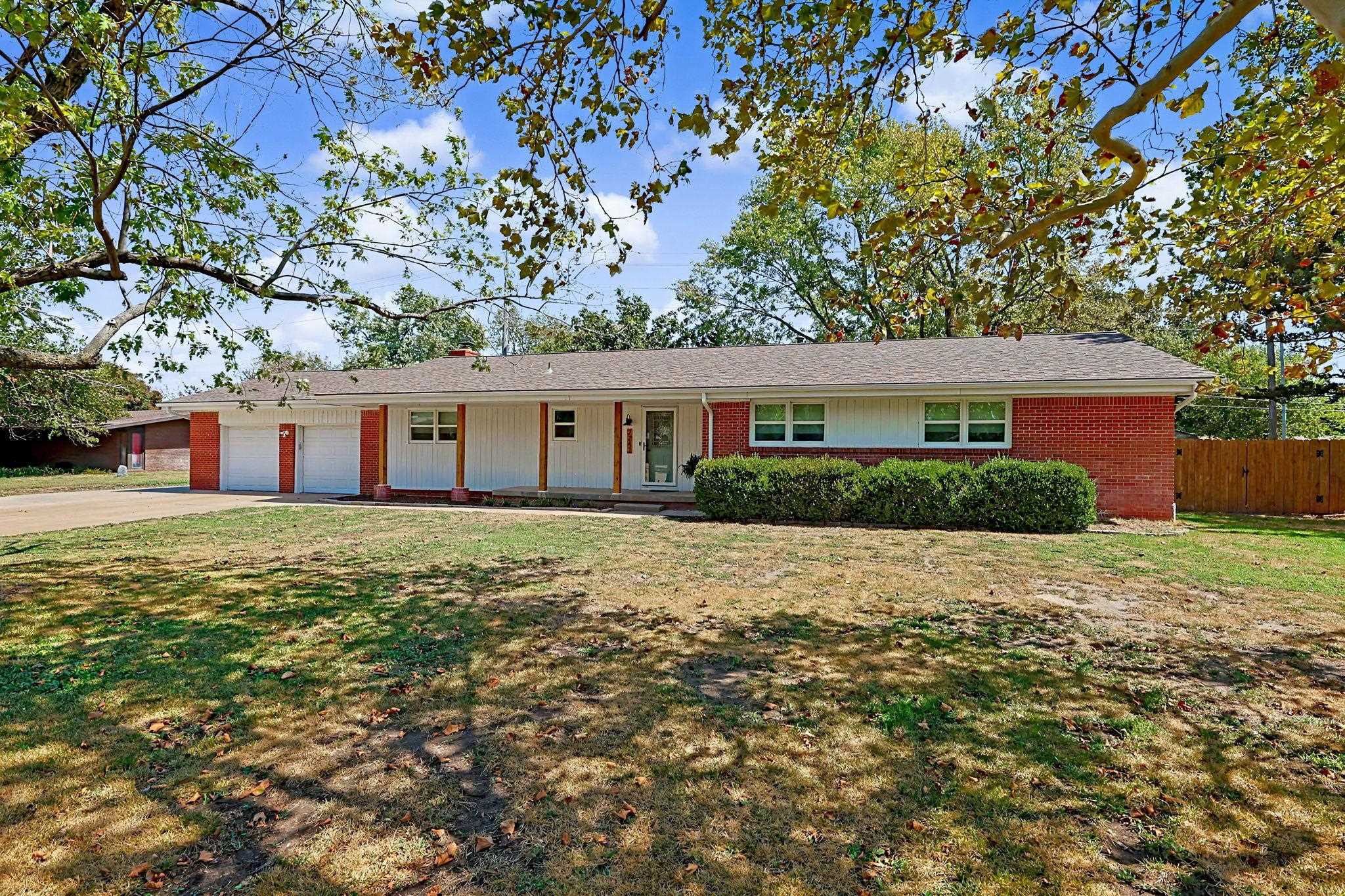 2242 N Cardinal Dr, Wichita, KS 67204