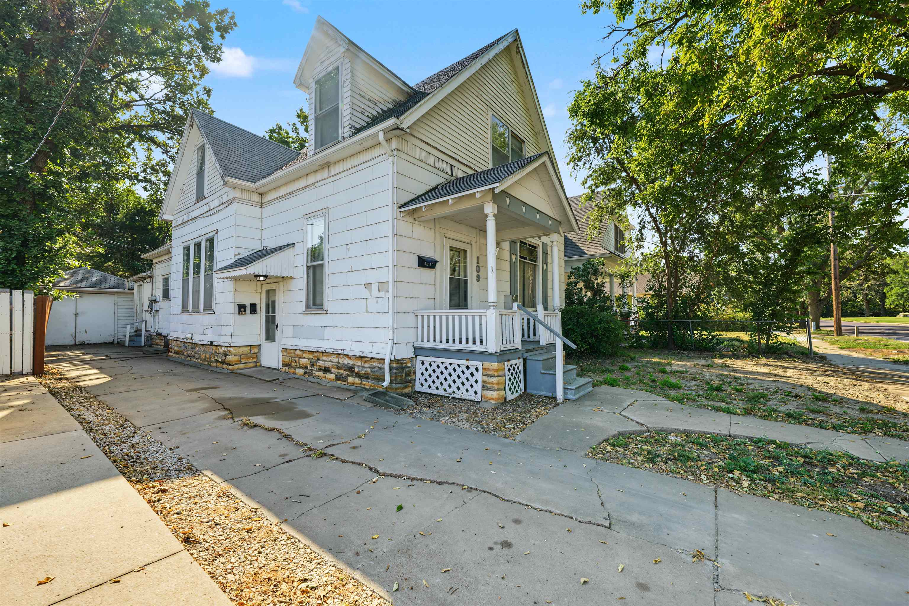 109 S Front St, Salina, KS 67401