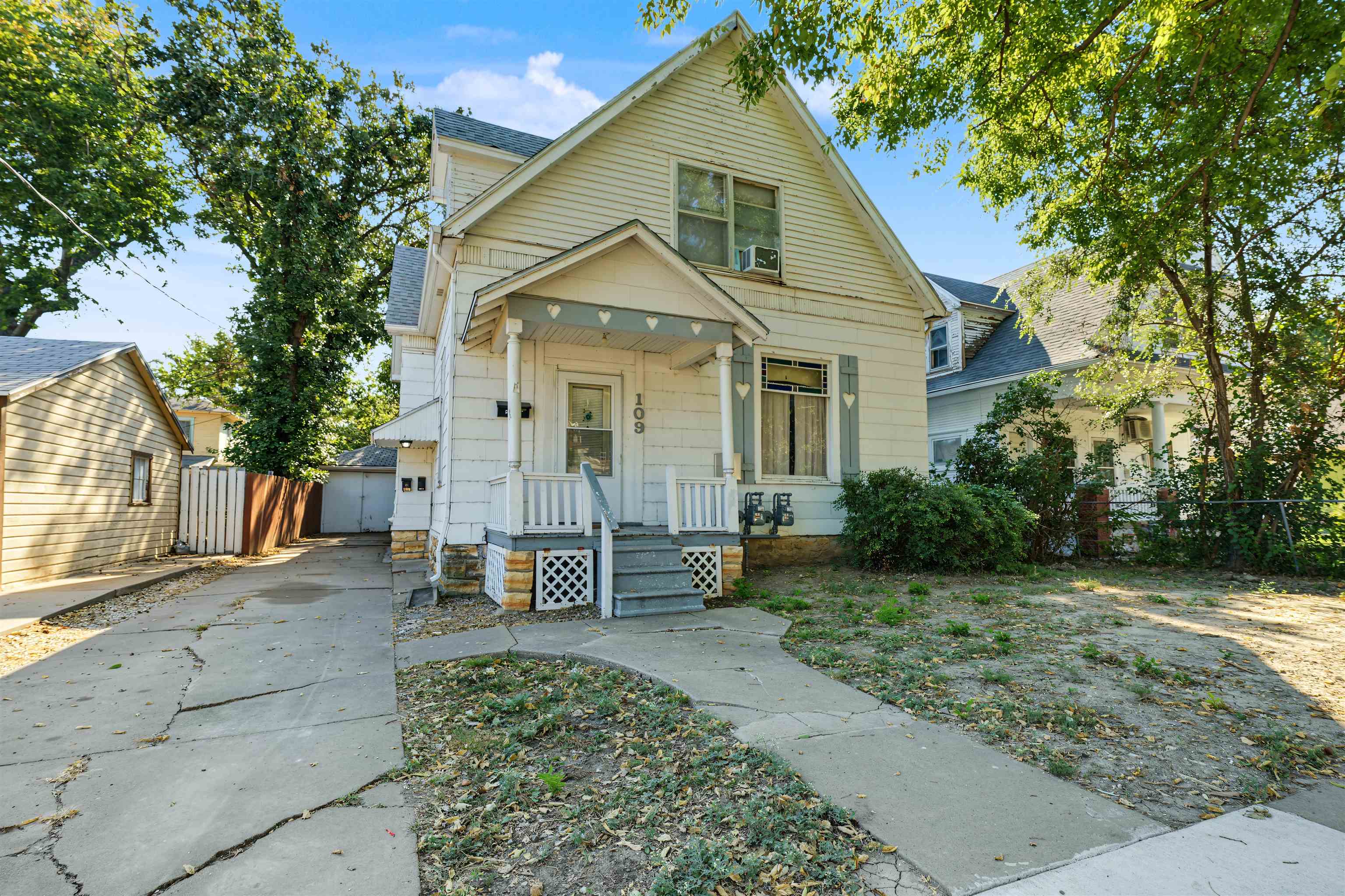 109 S Front St, Salina, KS 67401