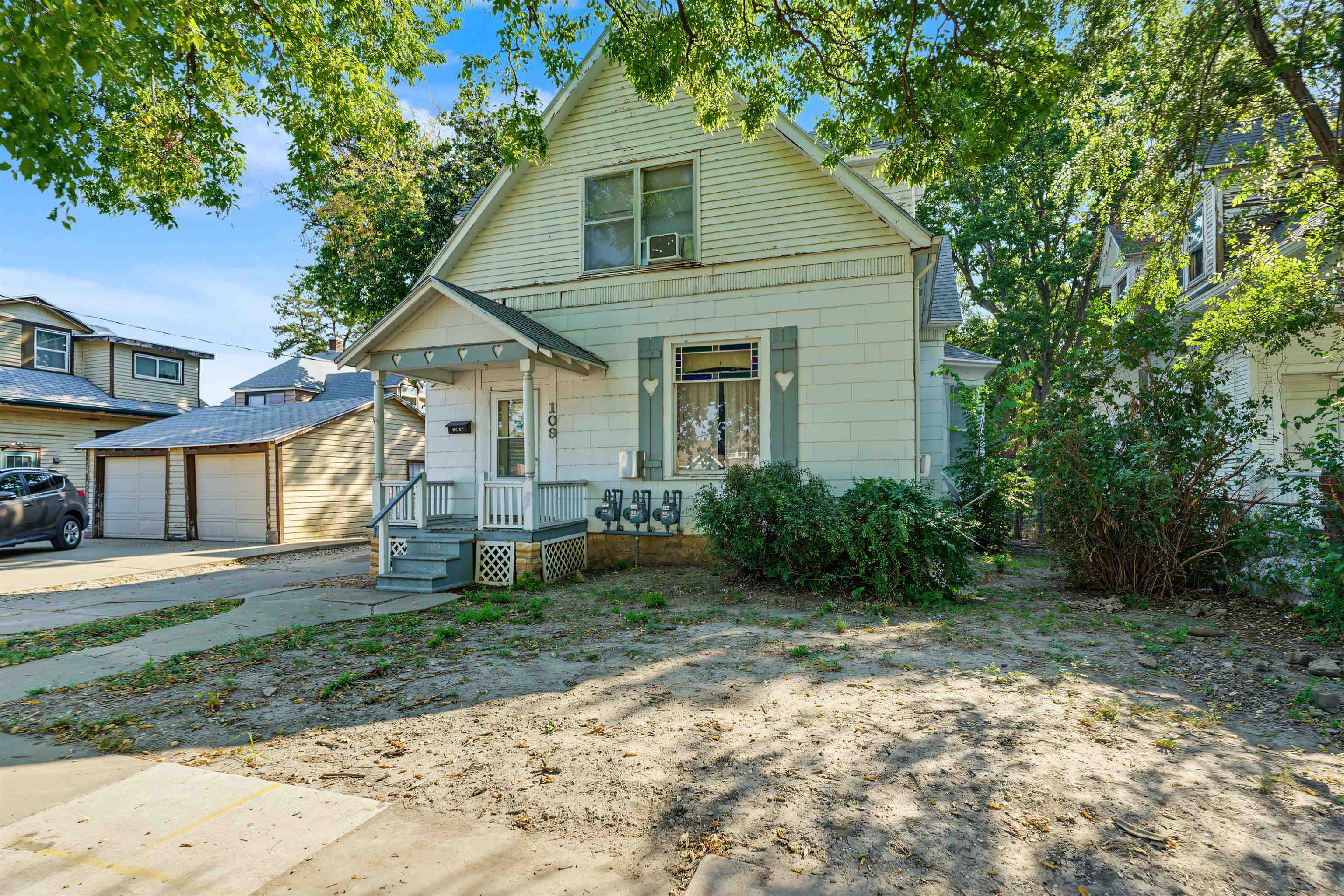109 S Front St, Salina, KS 67401