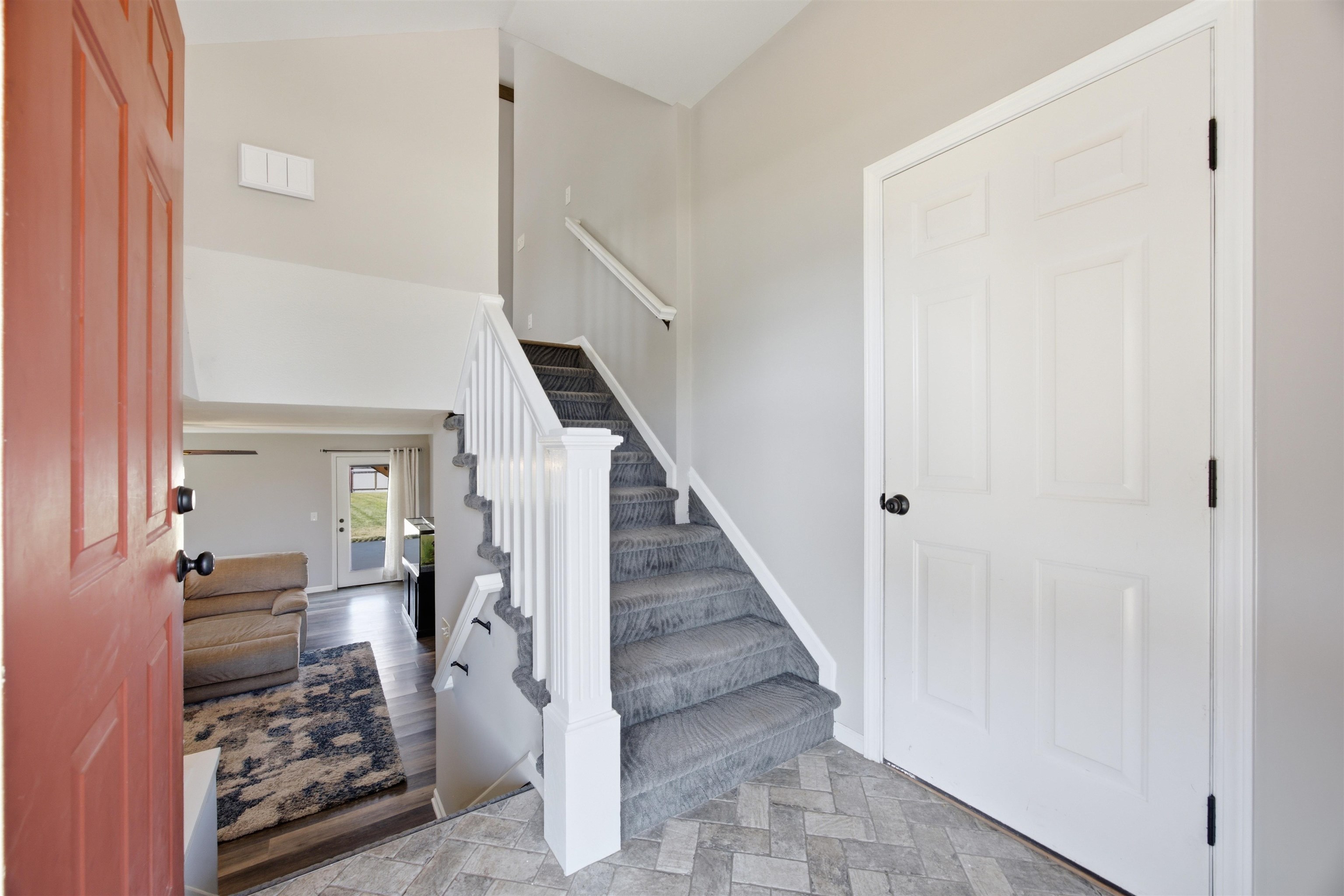 1041 N Meadow Rd, Valley Center, KS 67147
