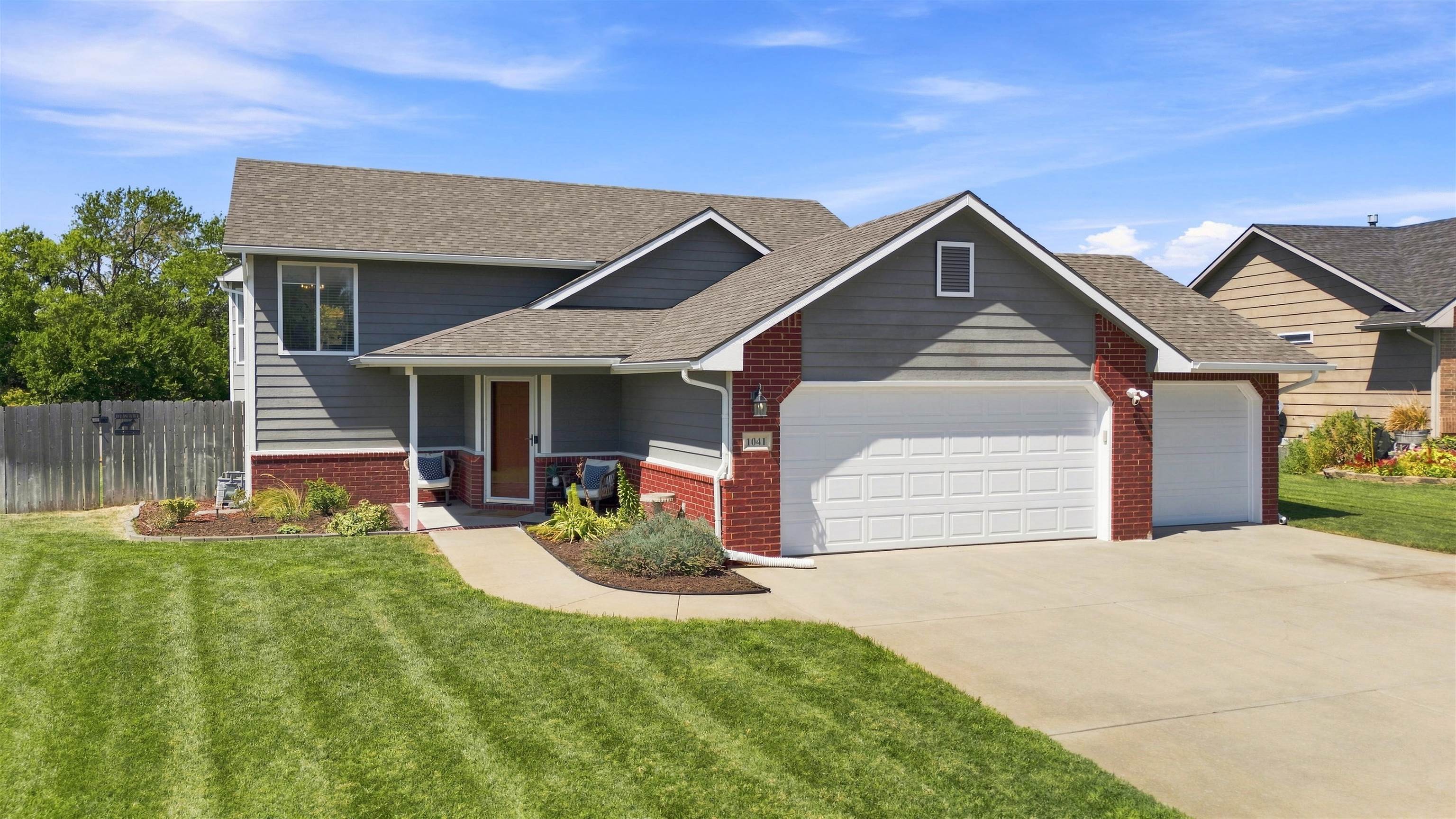 1041 N Meadow Rd, Valley Center, KS 67147