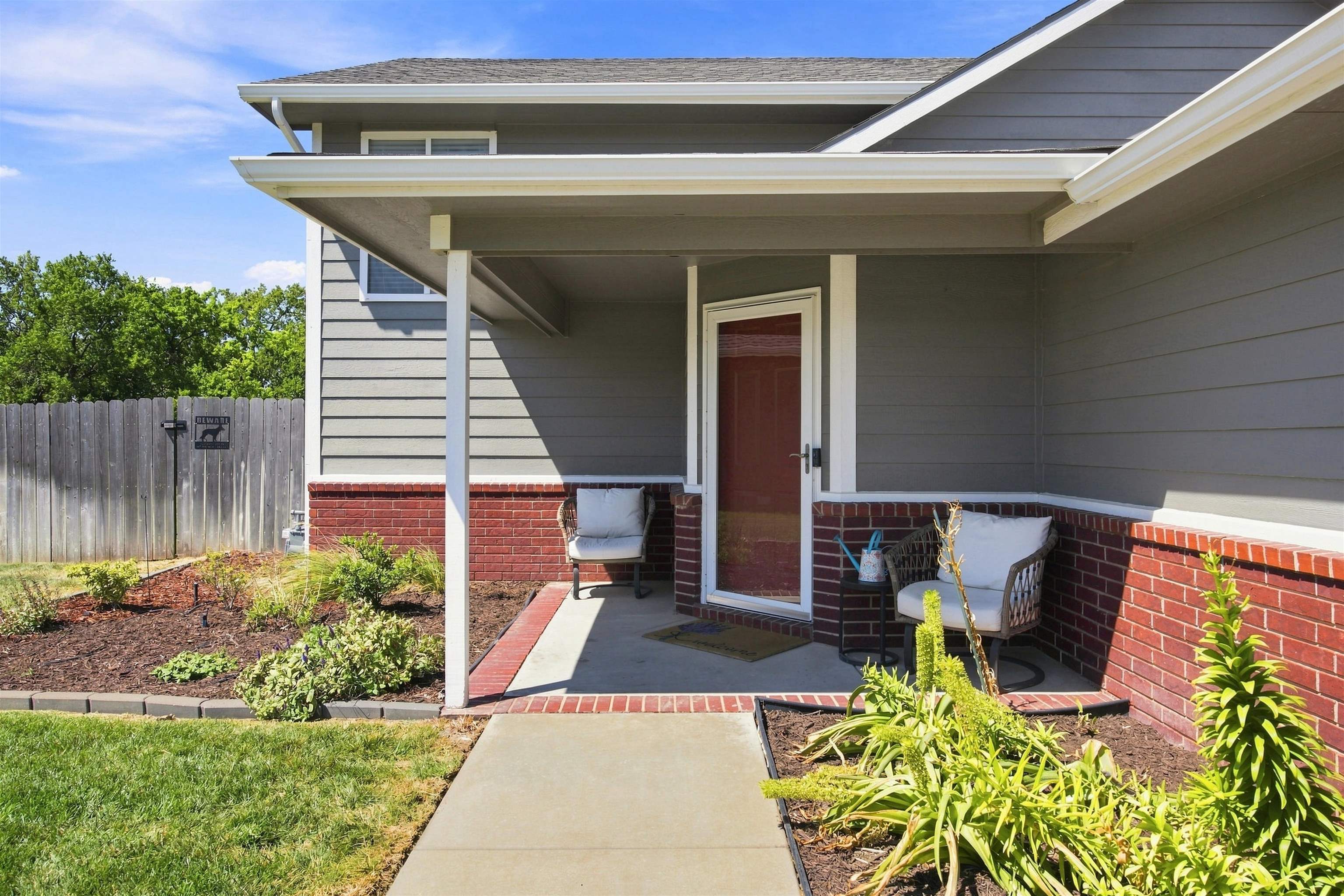 1041 N Meadow Rd, Valley Center, KS 67147