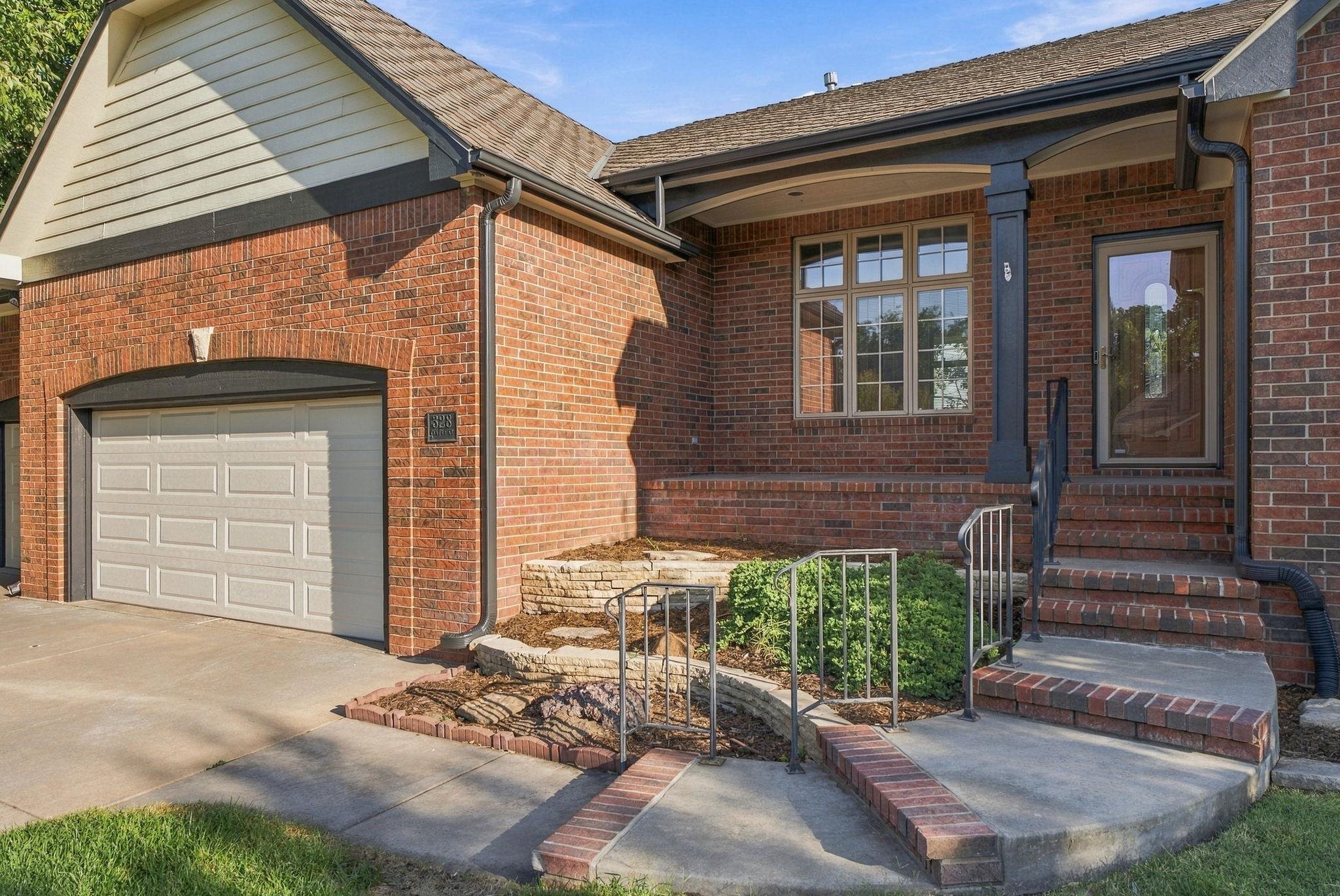 328 Campus Ct, North Newton, KS 67117