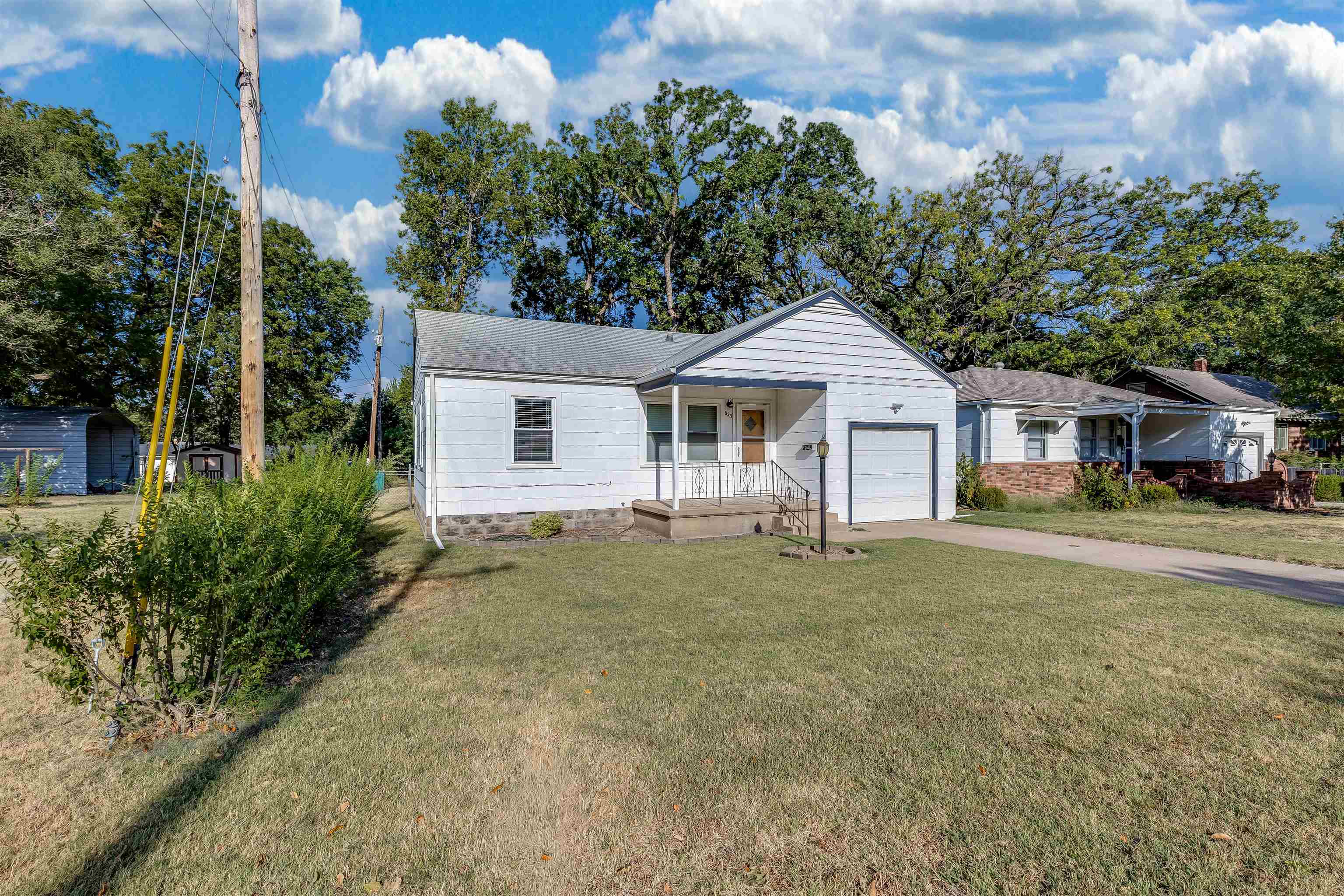 623 Grandview Ave, Newton, KS 67114