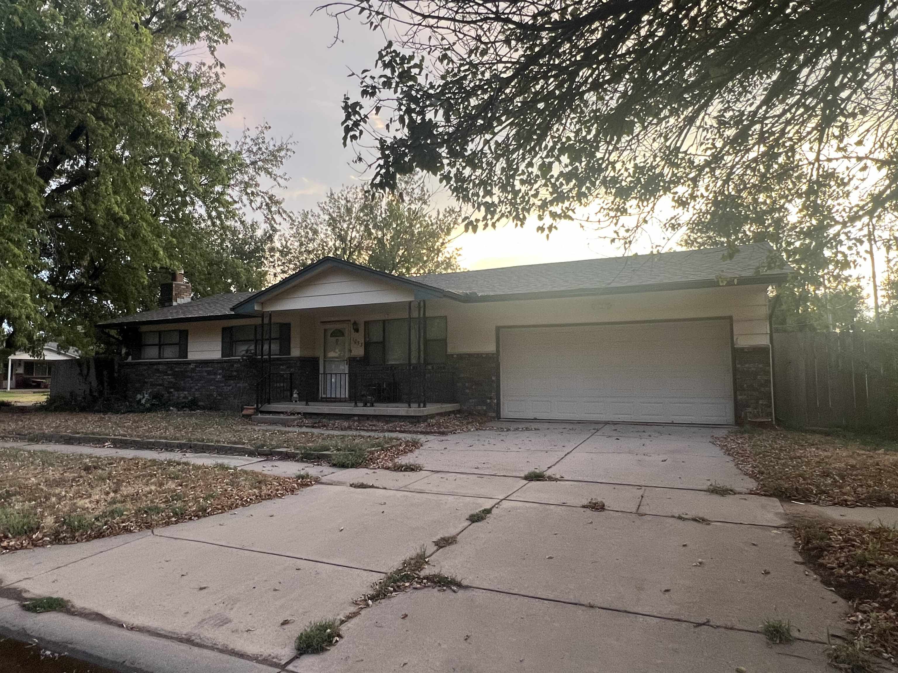 1053 N Compton St, Wichita, KS 67212