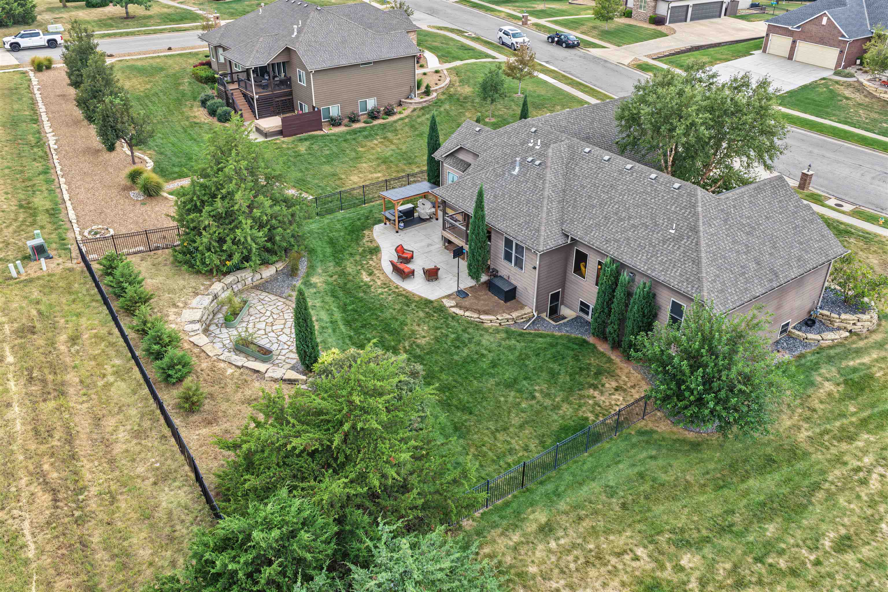 2310 Pinecrest Cr, Salina, KS 67401