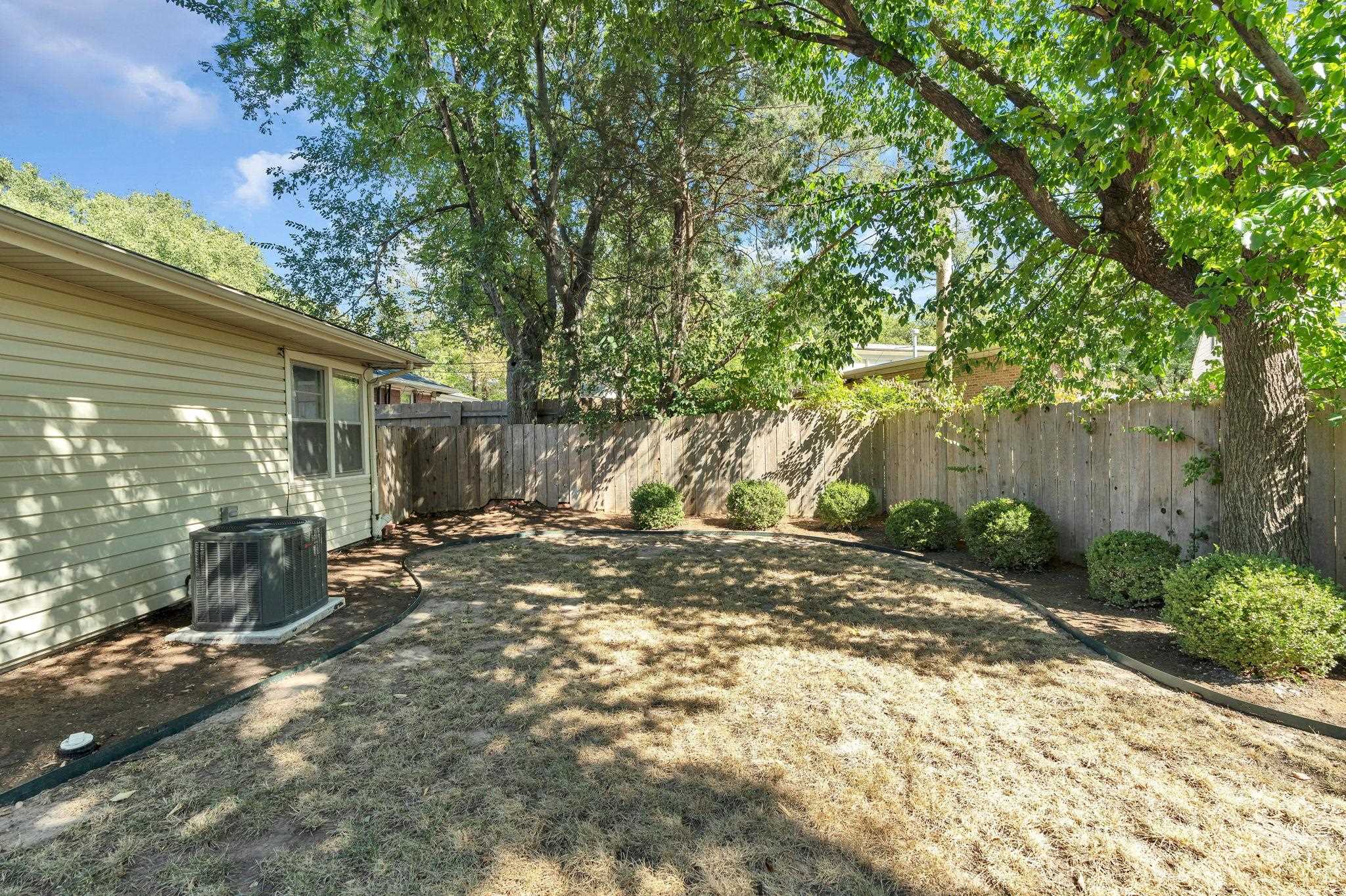 5819 Blueridge St, Wichita, KS 67208