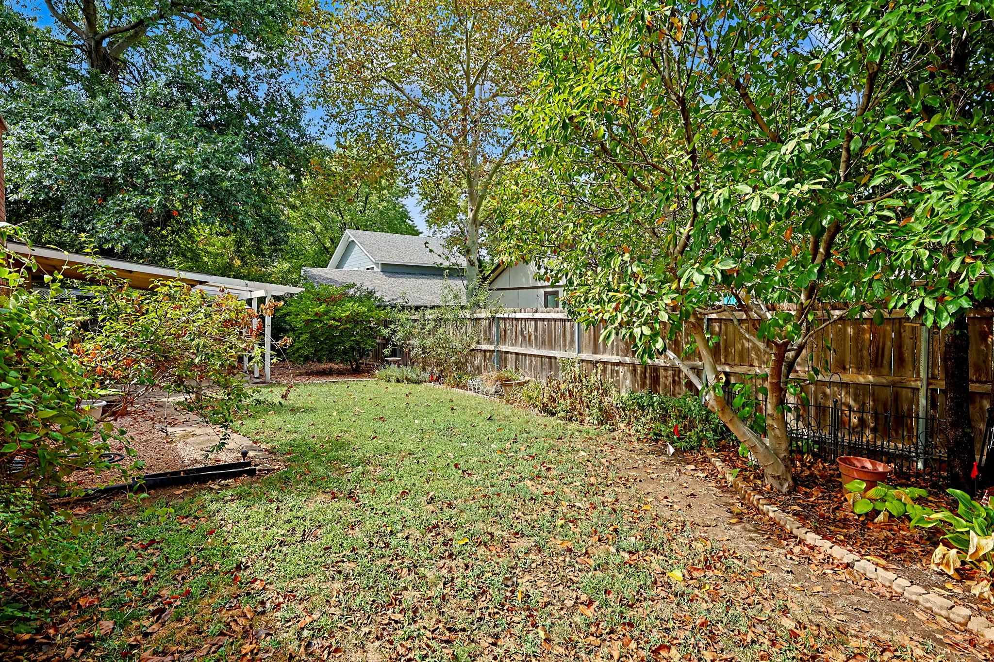 661 N Oak Ct, Derby, KS 67037