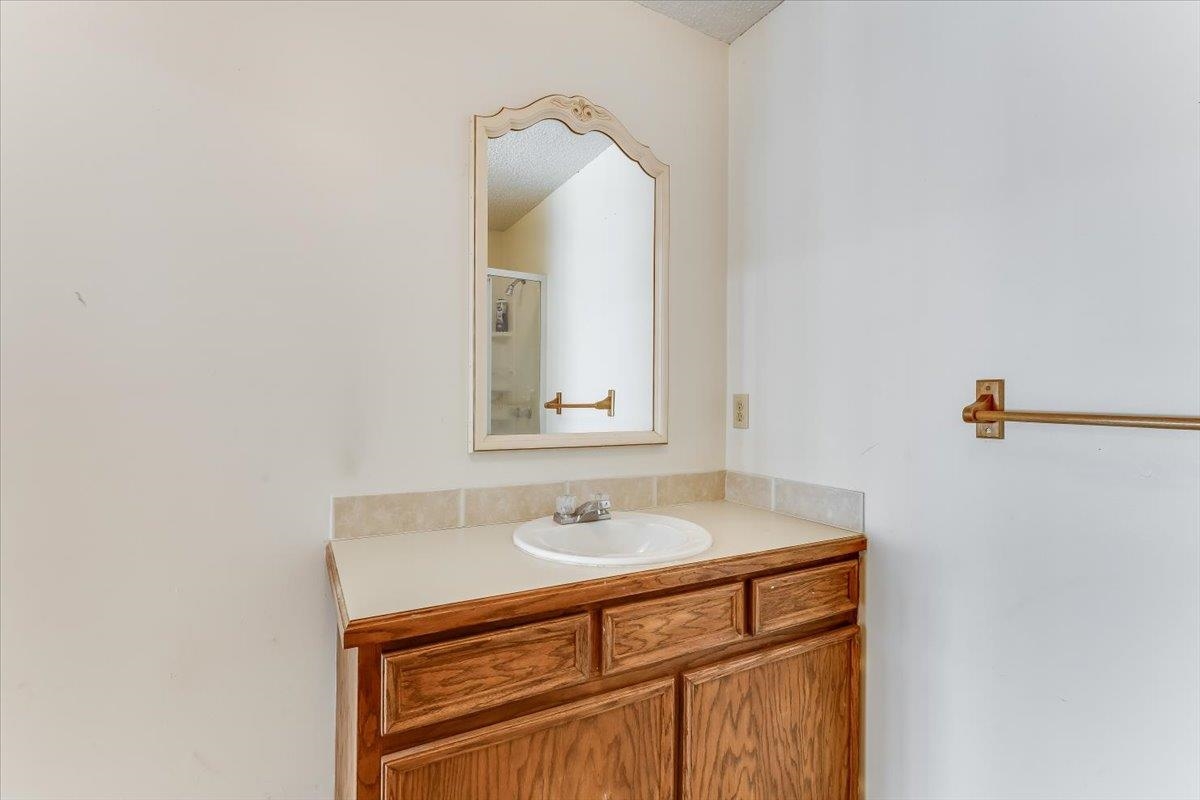 1418 N Pleasant Vw, Wichita, KS 67203