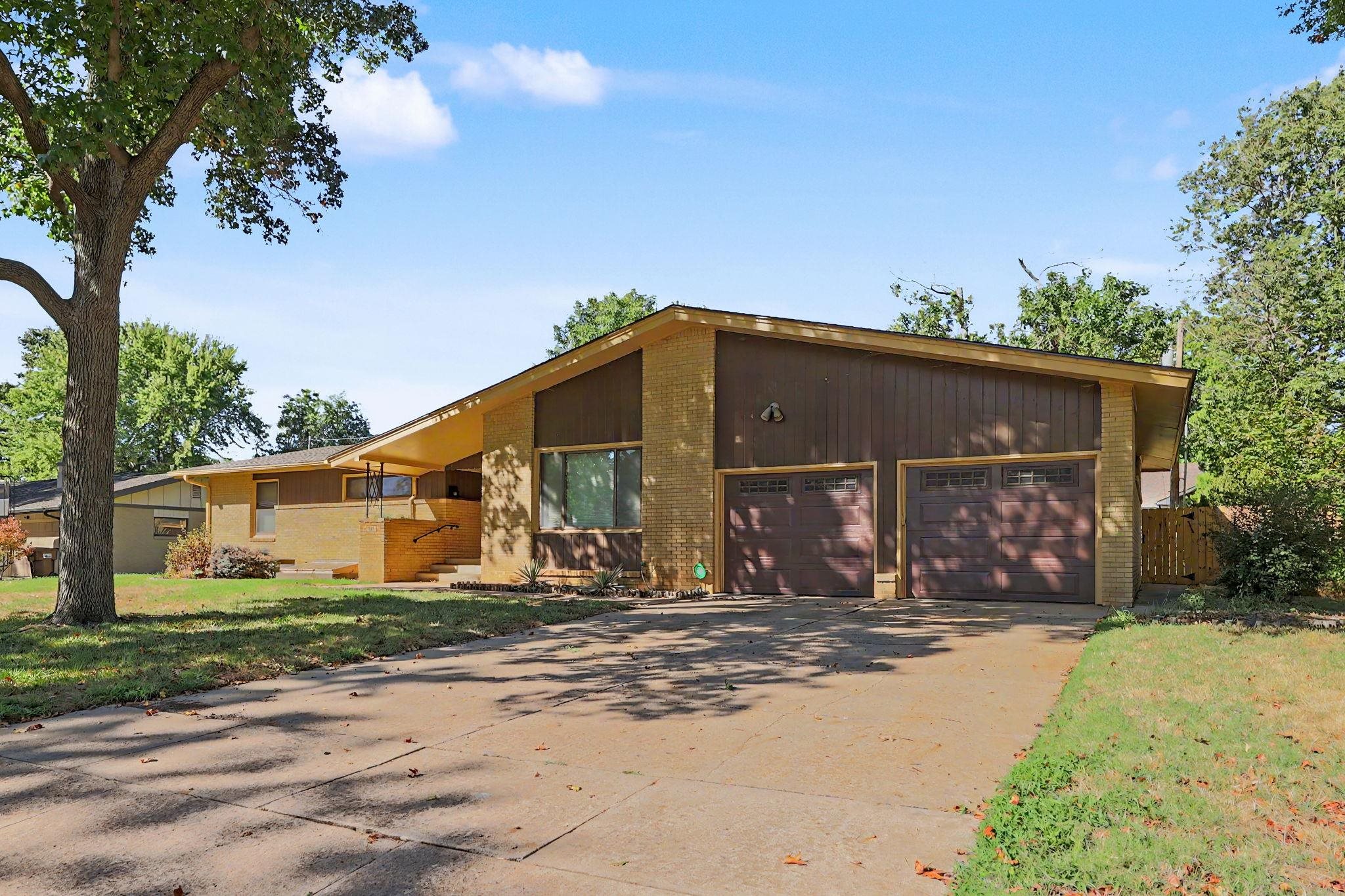 367 N Fairway Ave, Wichita, KS 67212