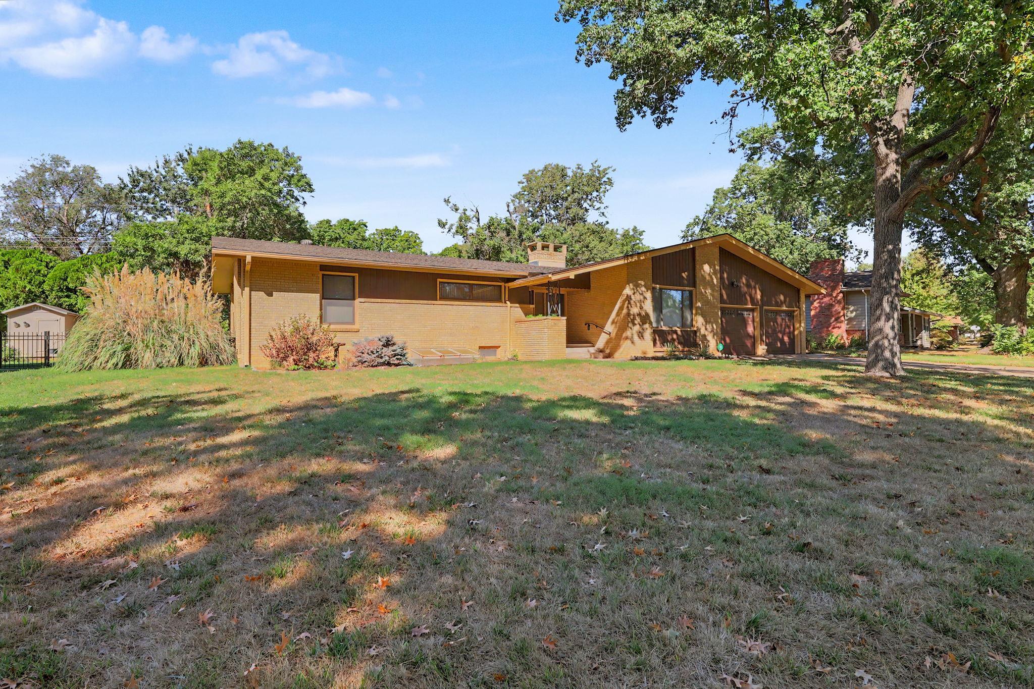 367 N Fairway Ave, Wichita, KS 67212