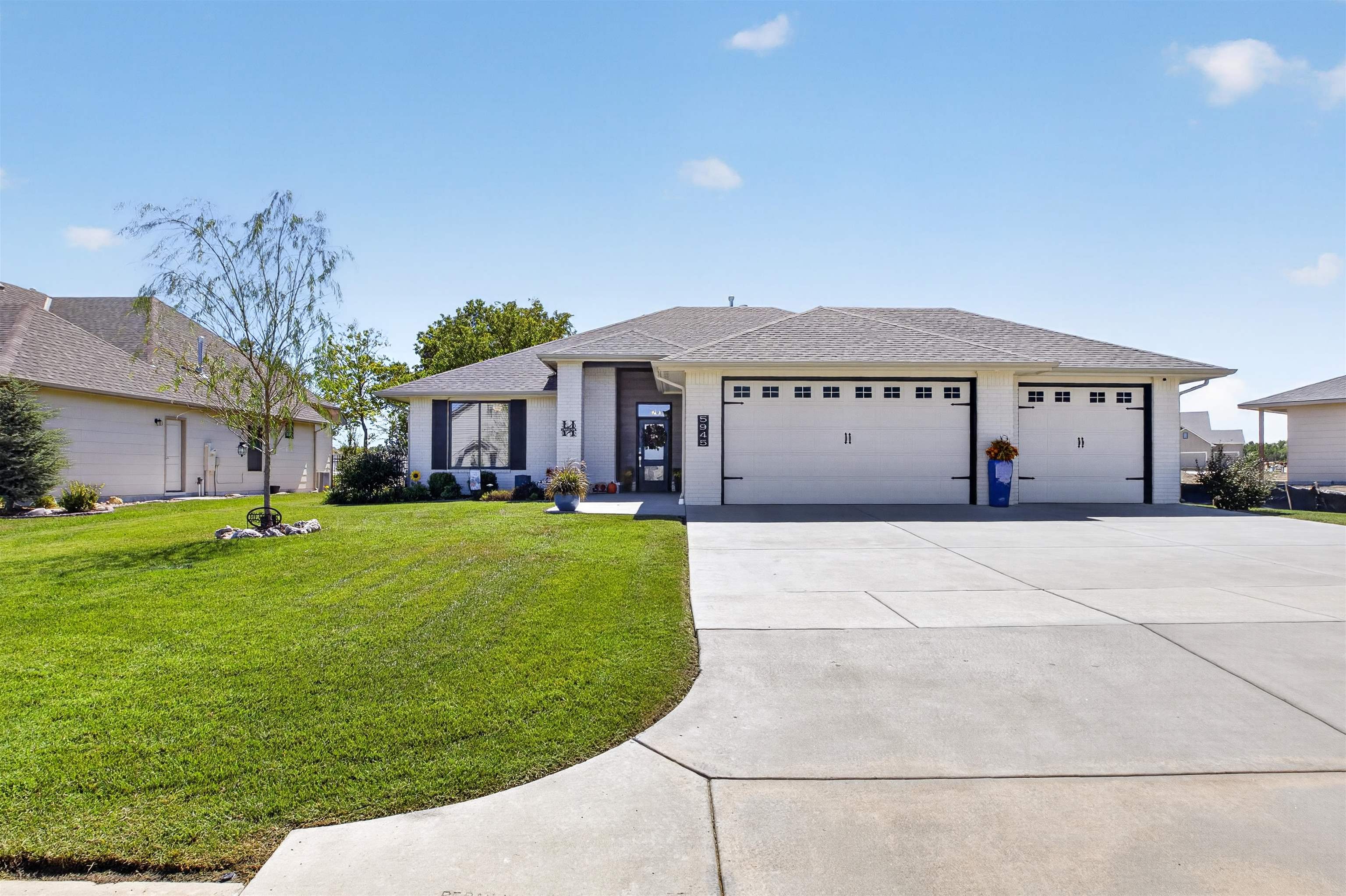 5945 E Forbes, Bel Aire, KS 67220