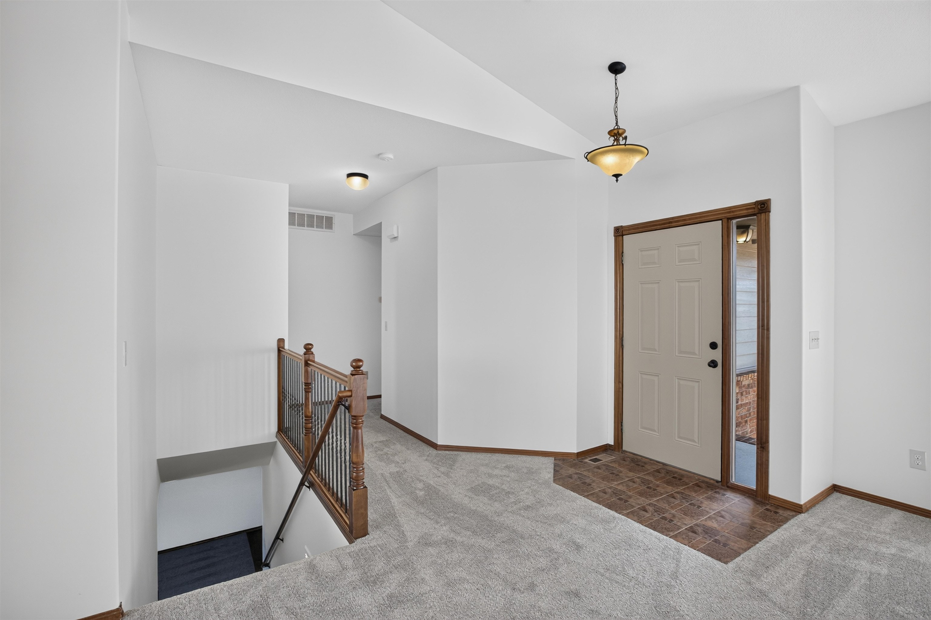 5216 N Colonial, Bel Aire, KS 67226