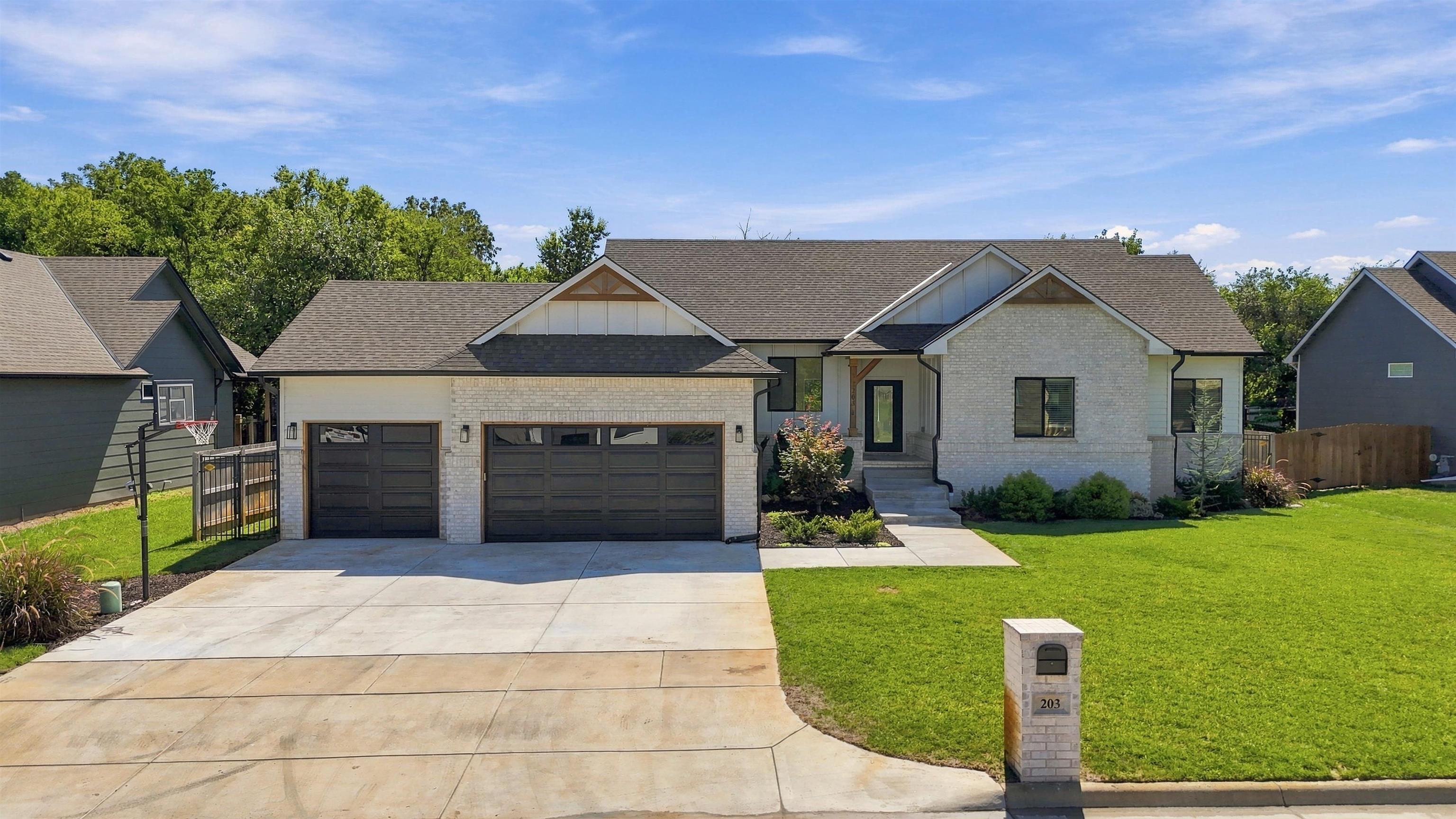 203 E River Birch St, Haysville, KS 67060