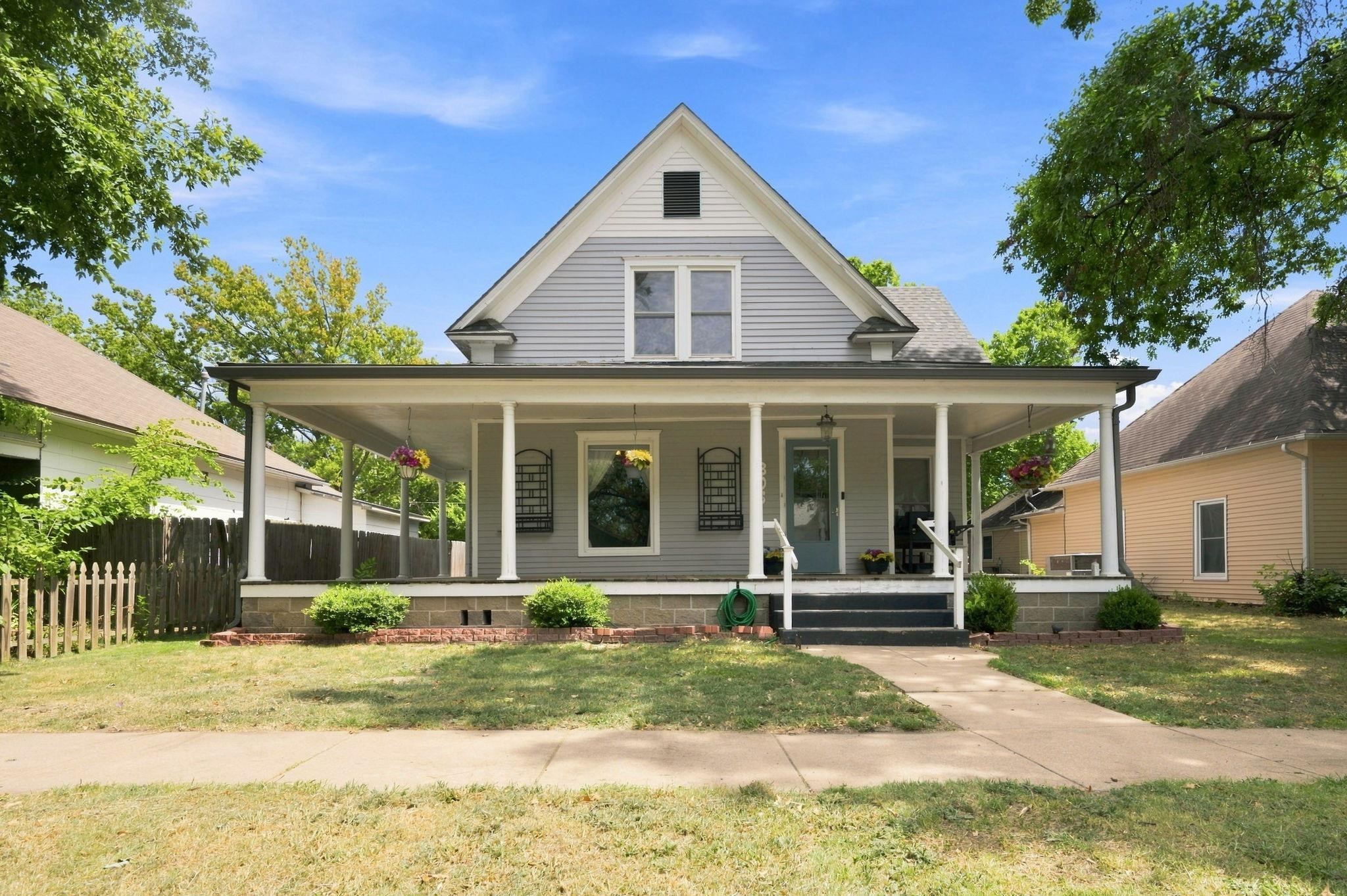 805 N C St, Wellington, KS 67152