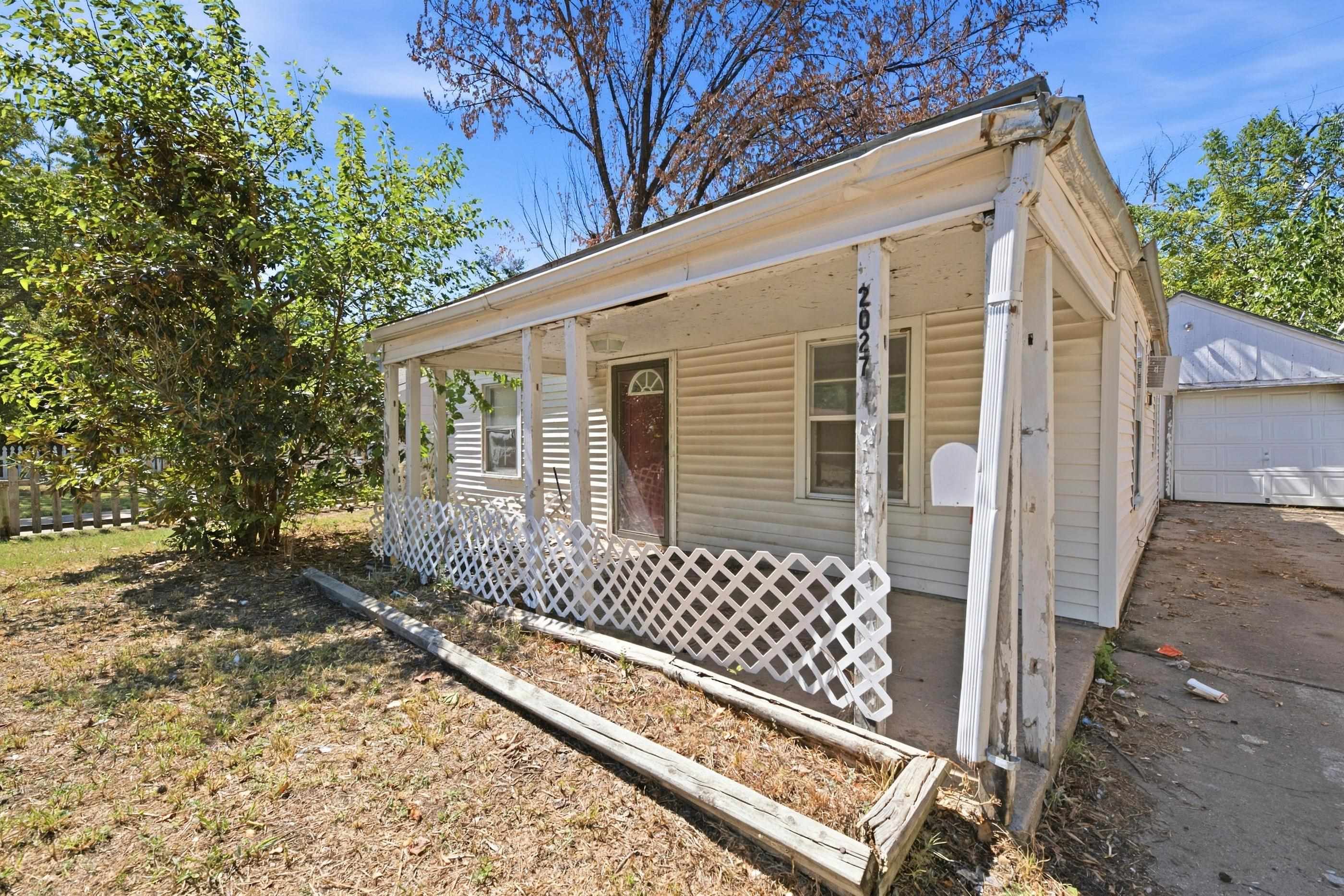 2027 S Madison Ave, Wichita, KS 67211