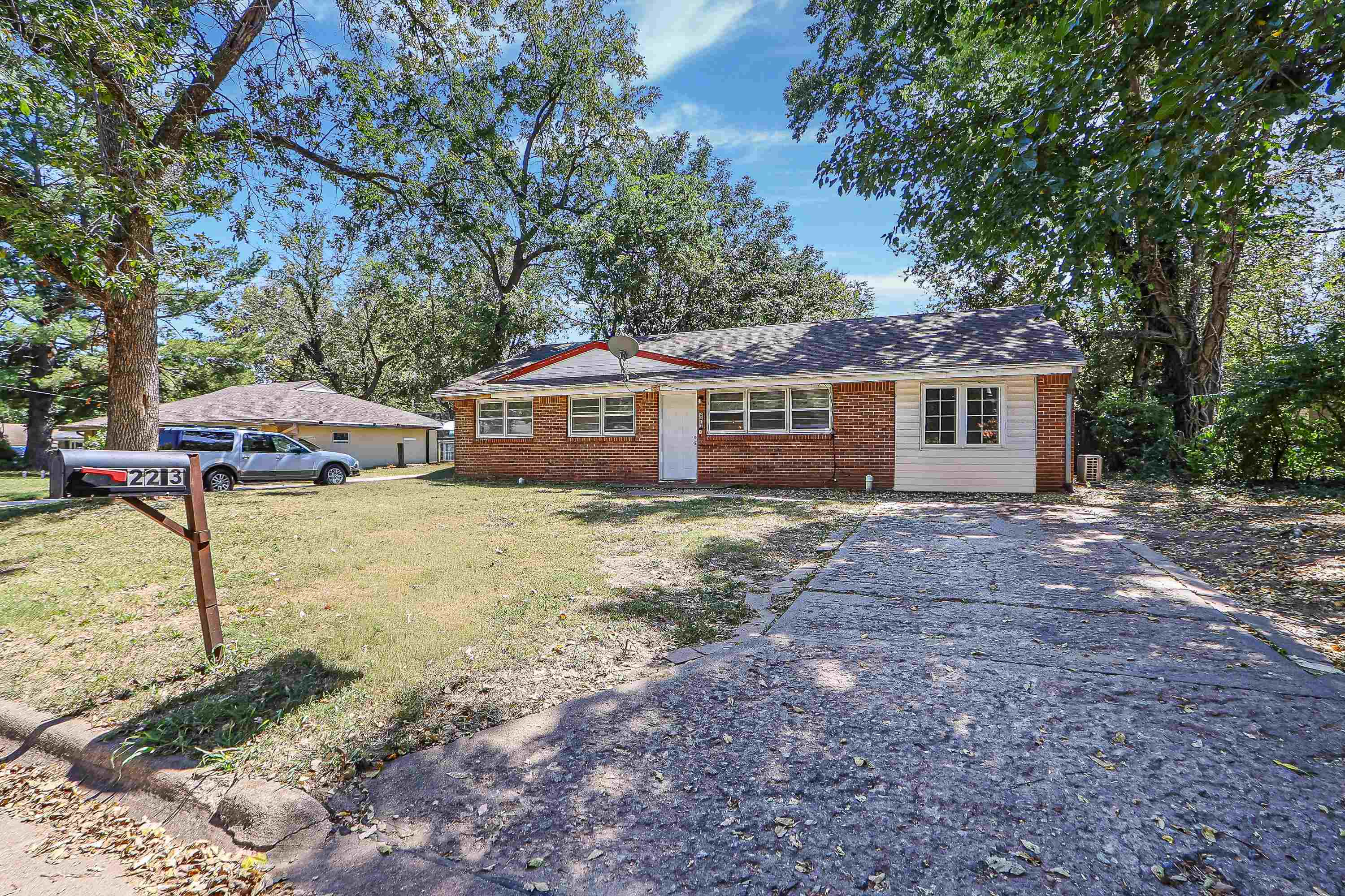 2213 Todd Rd, Manhattan, KS 66502-3443