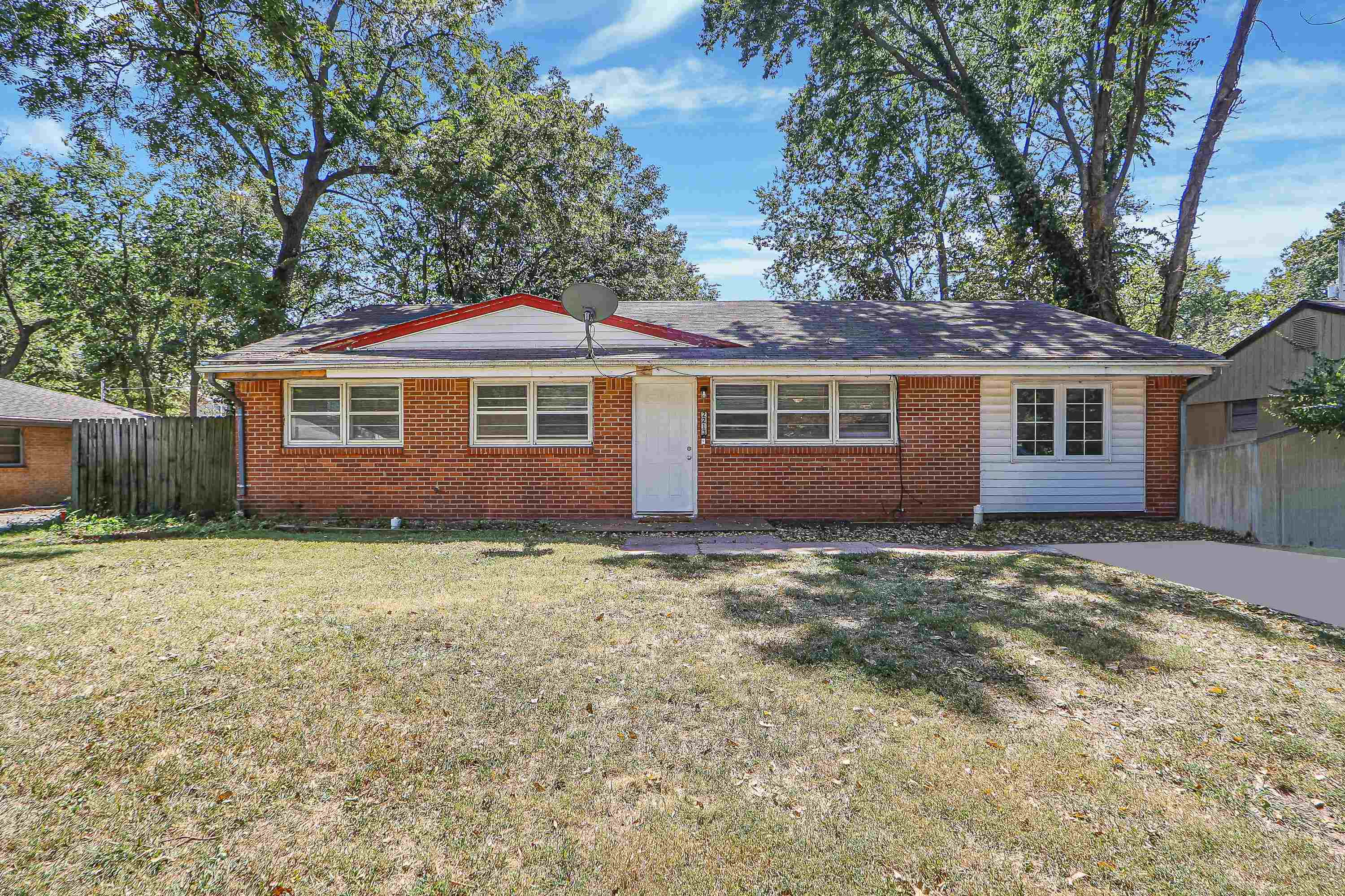 2213 Todd Rd, Manhattan, KS 66502-3443