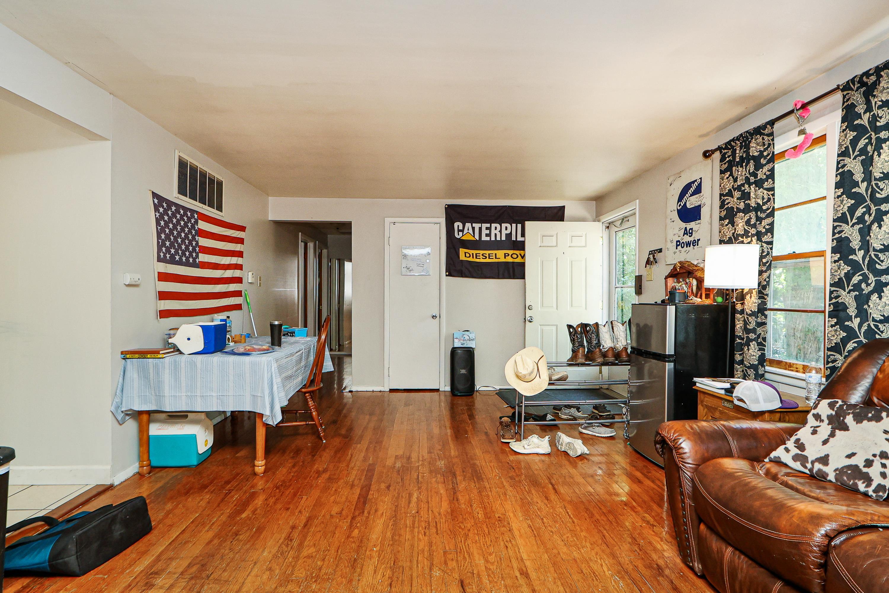 1310 N 10th St, Manhattan, KS 66502-5146