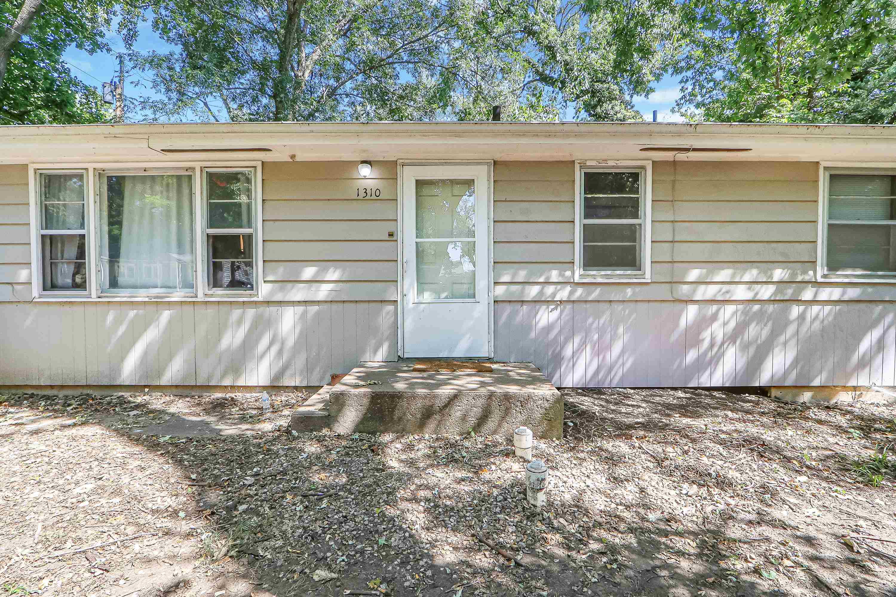 1310 N 10th St, Manhattan, KS 66502-5146
