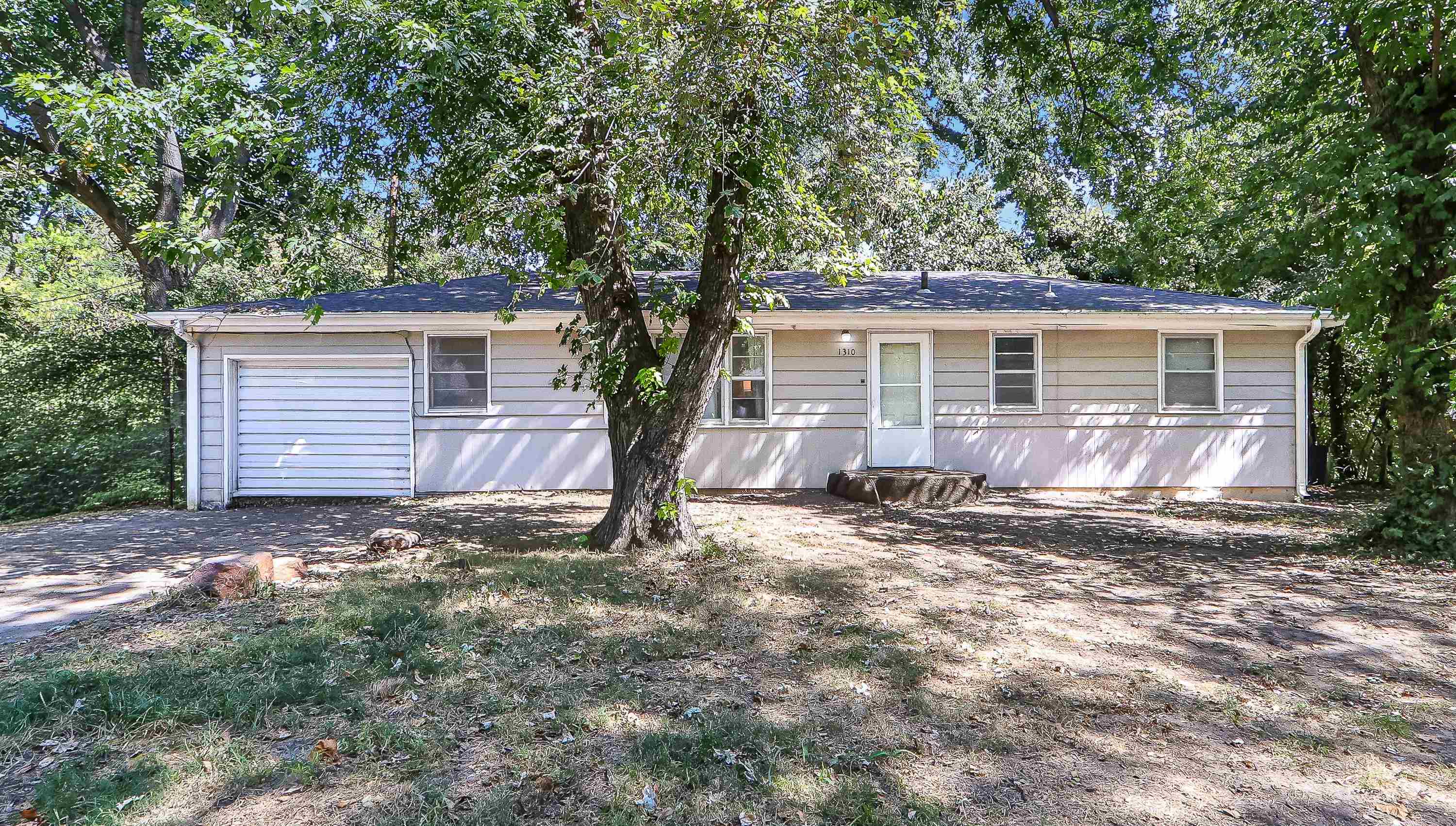1310 N 10th St, Manhattan, KS 66502-5146