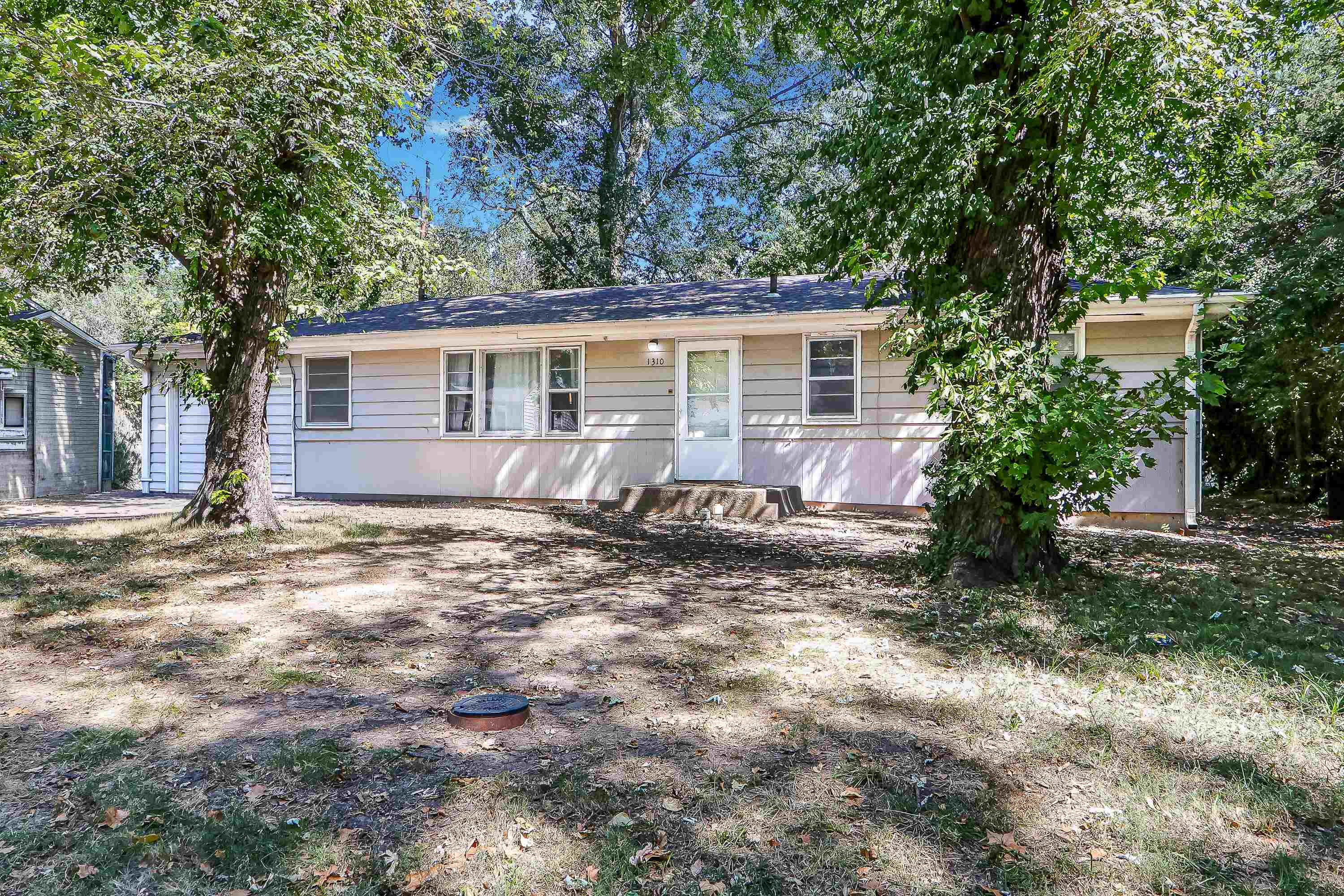 1310 N 10th St, Manhattan, KS 66502-5146
