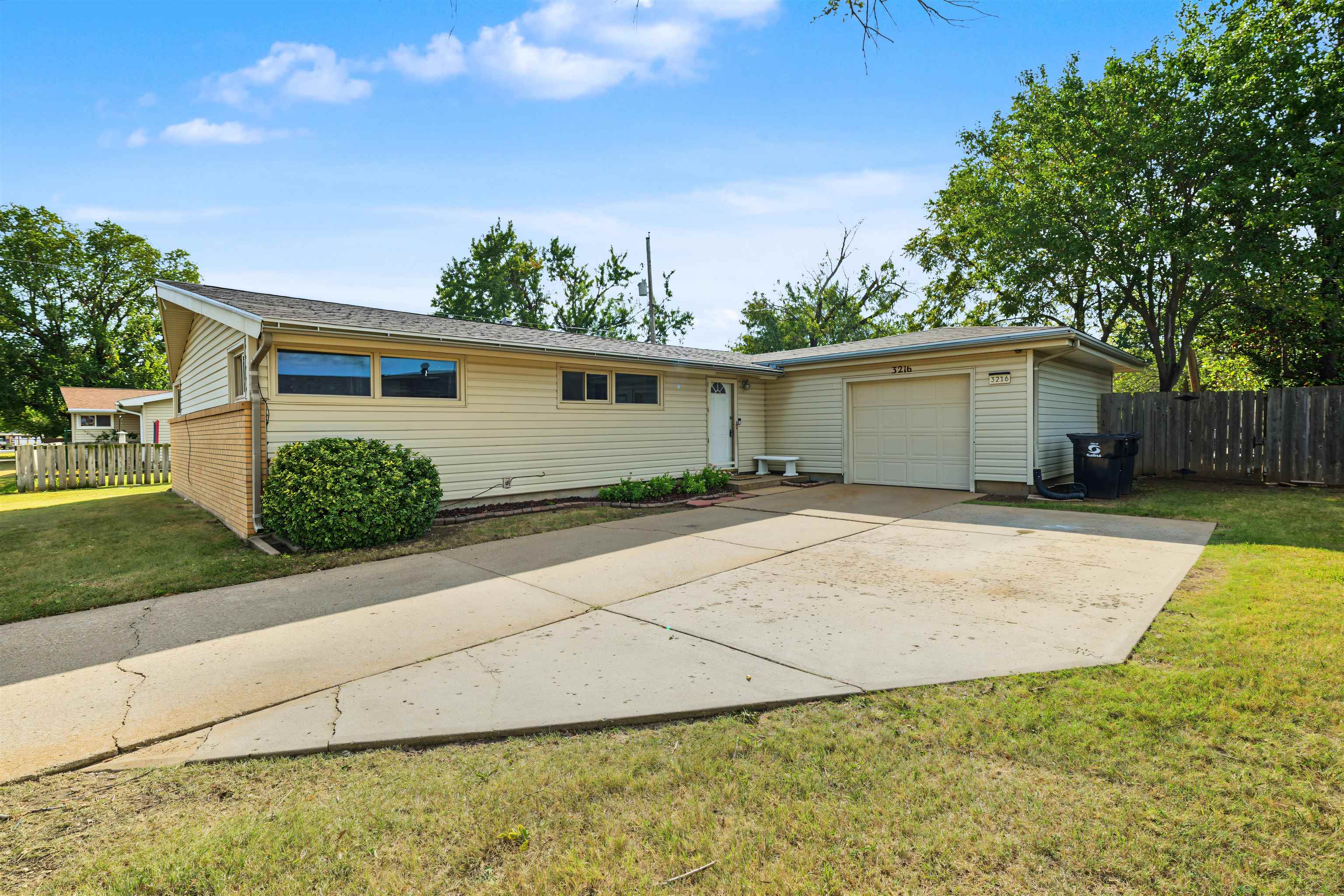 3216 Canterbury Dr, Salina, KS 67401