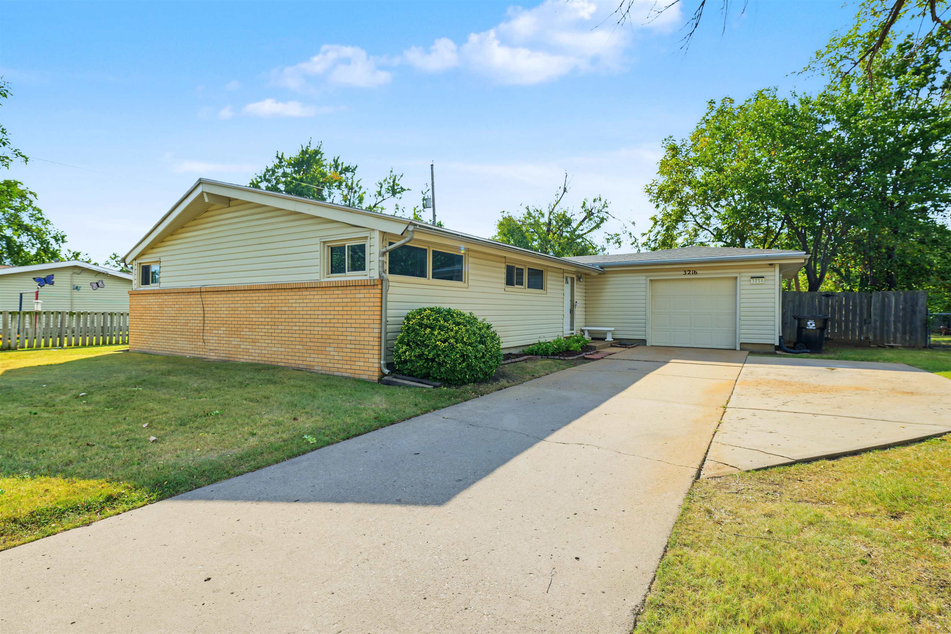 3216 Canterbury Dr, Salina, KS 67401