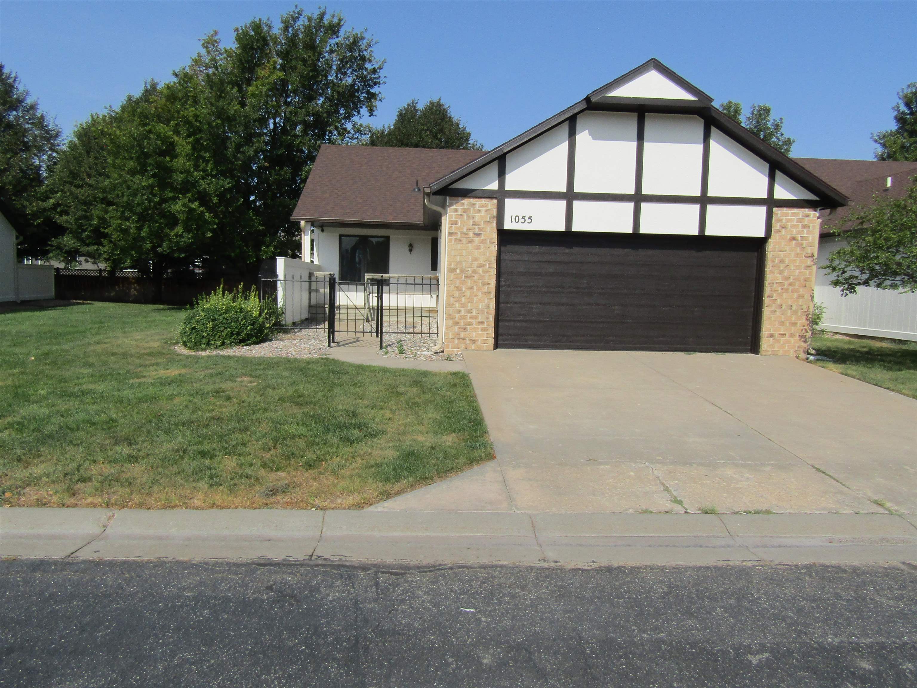 1055 Burr Oak Ln, Salina, KS 67401
