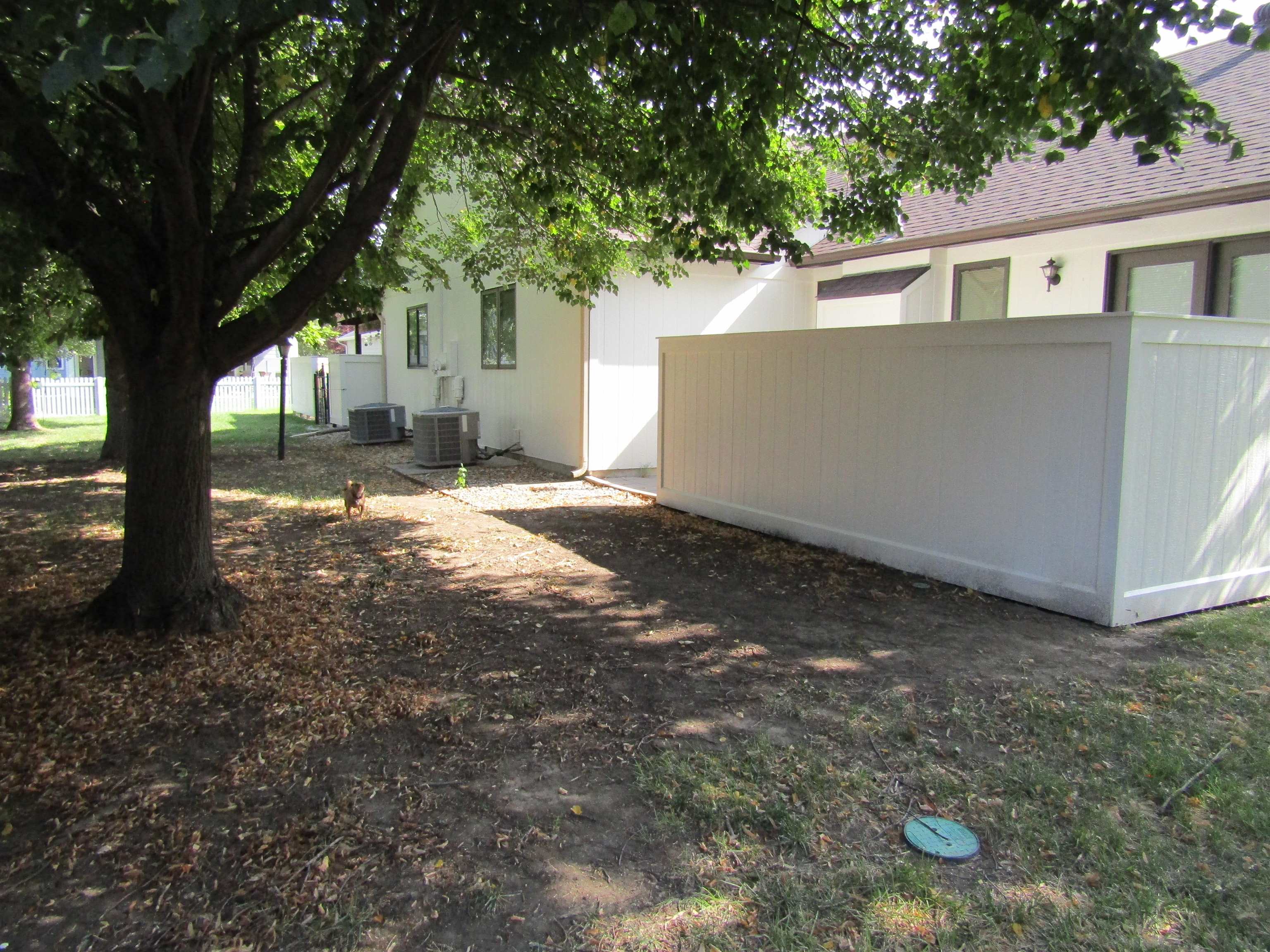 1055 Burr Oak Ln, Salina, KS 67401