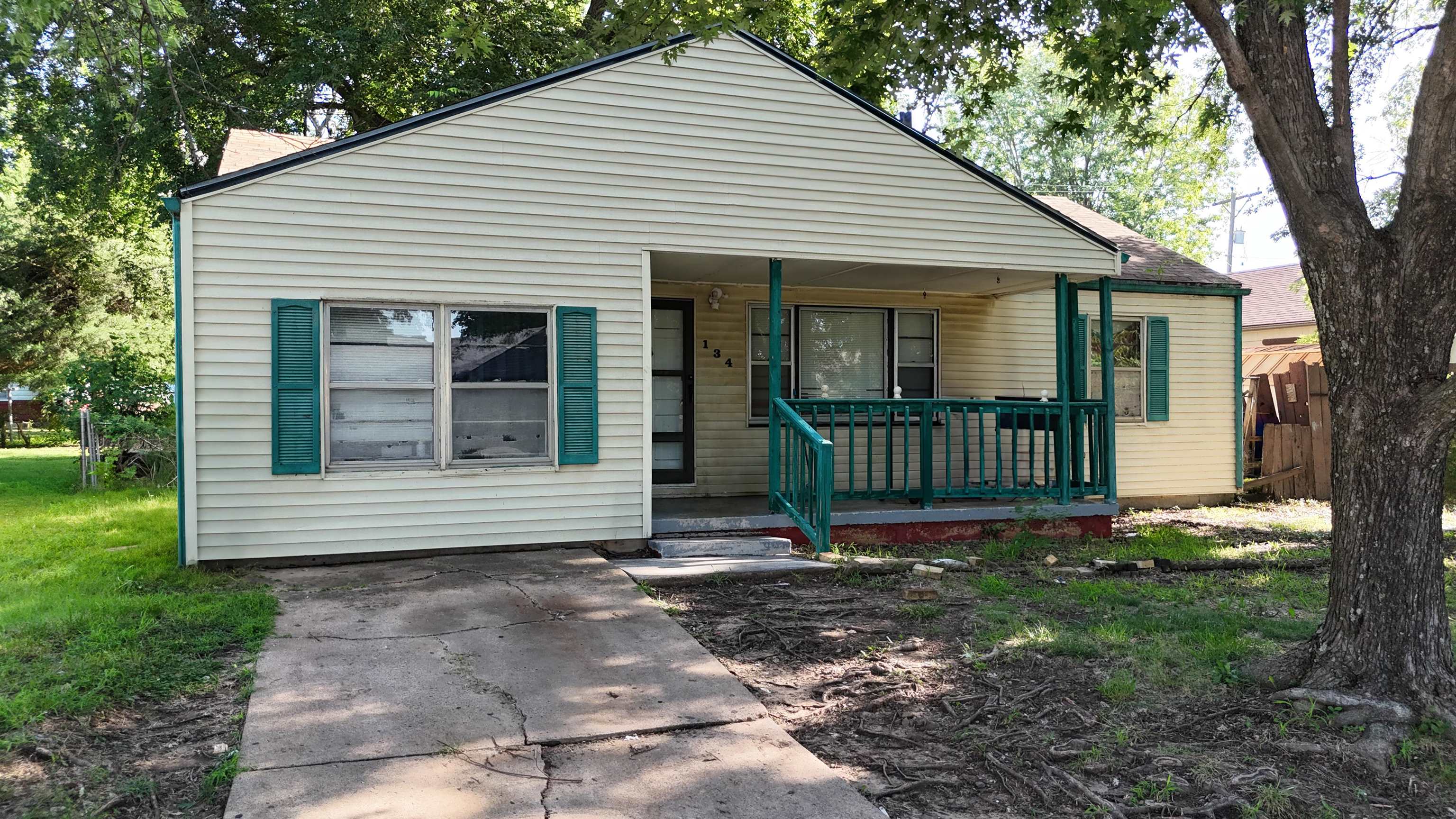 134 Stanley Dr, Arkansas City, KS 67005