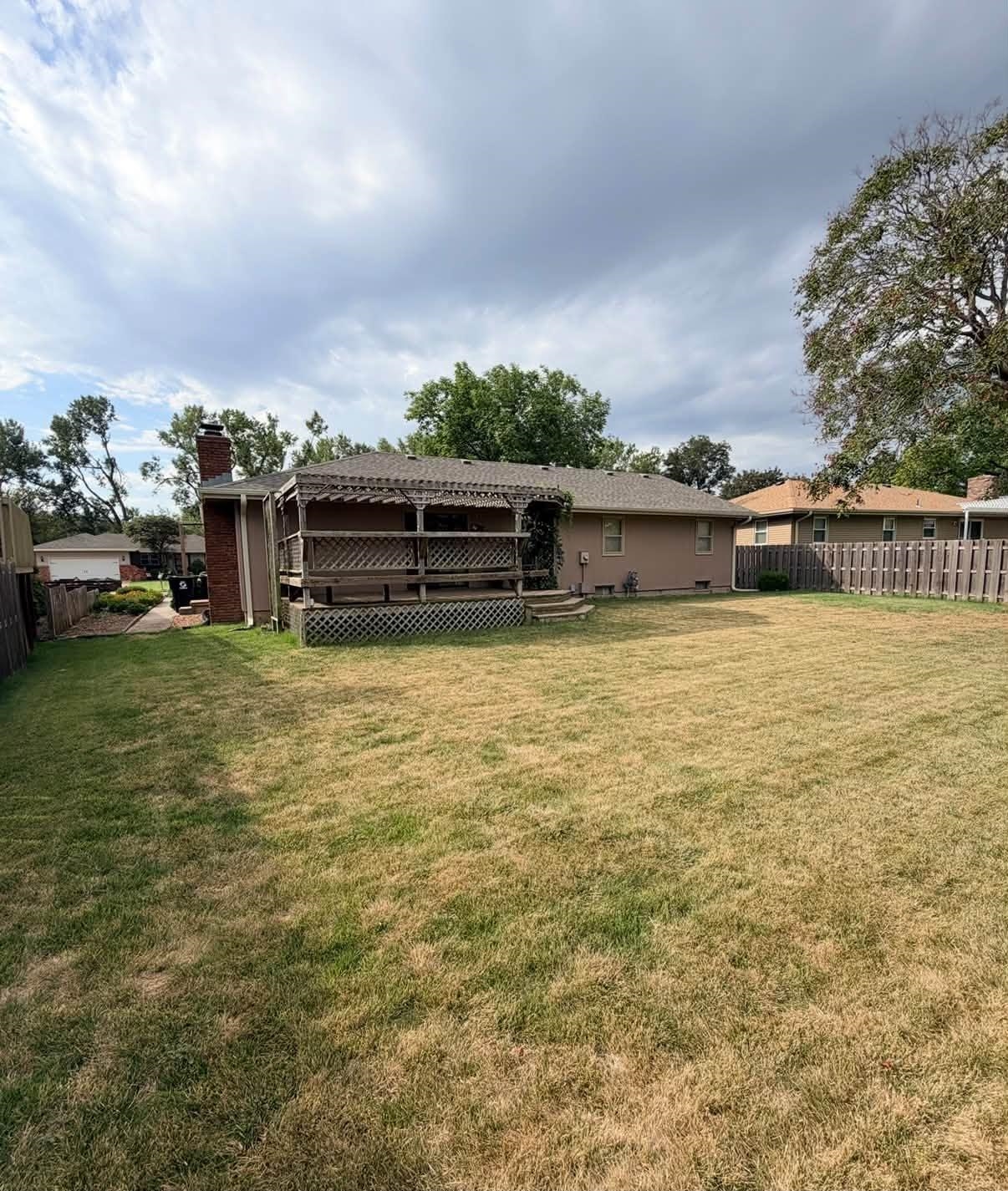 2323 Northwood Ln, Salina, KS 67401