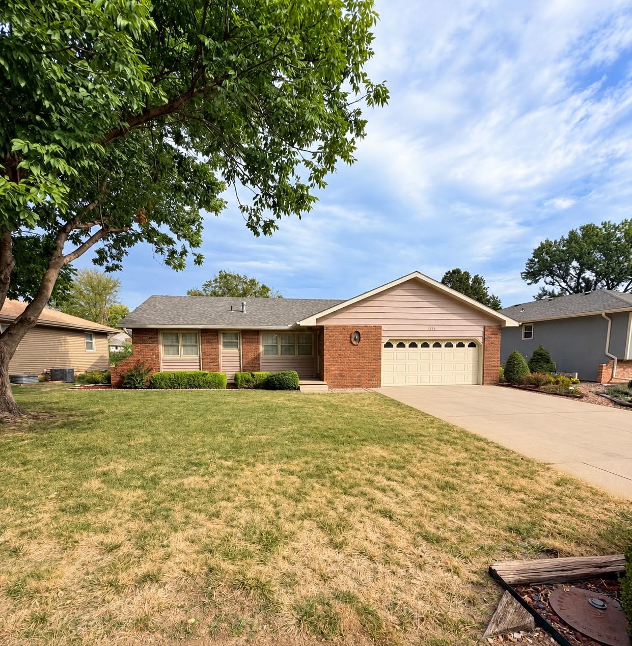 2323 Northwood Ln, Salina, KS 67401