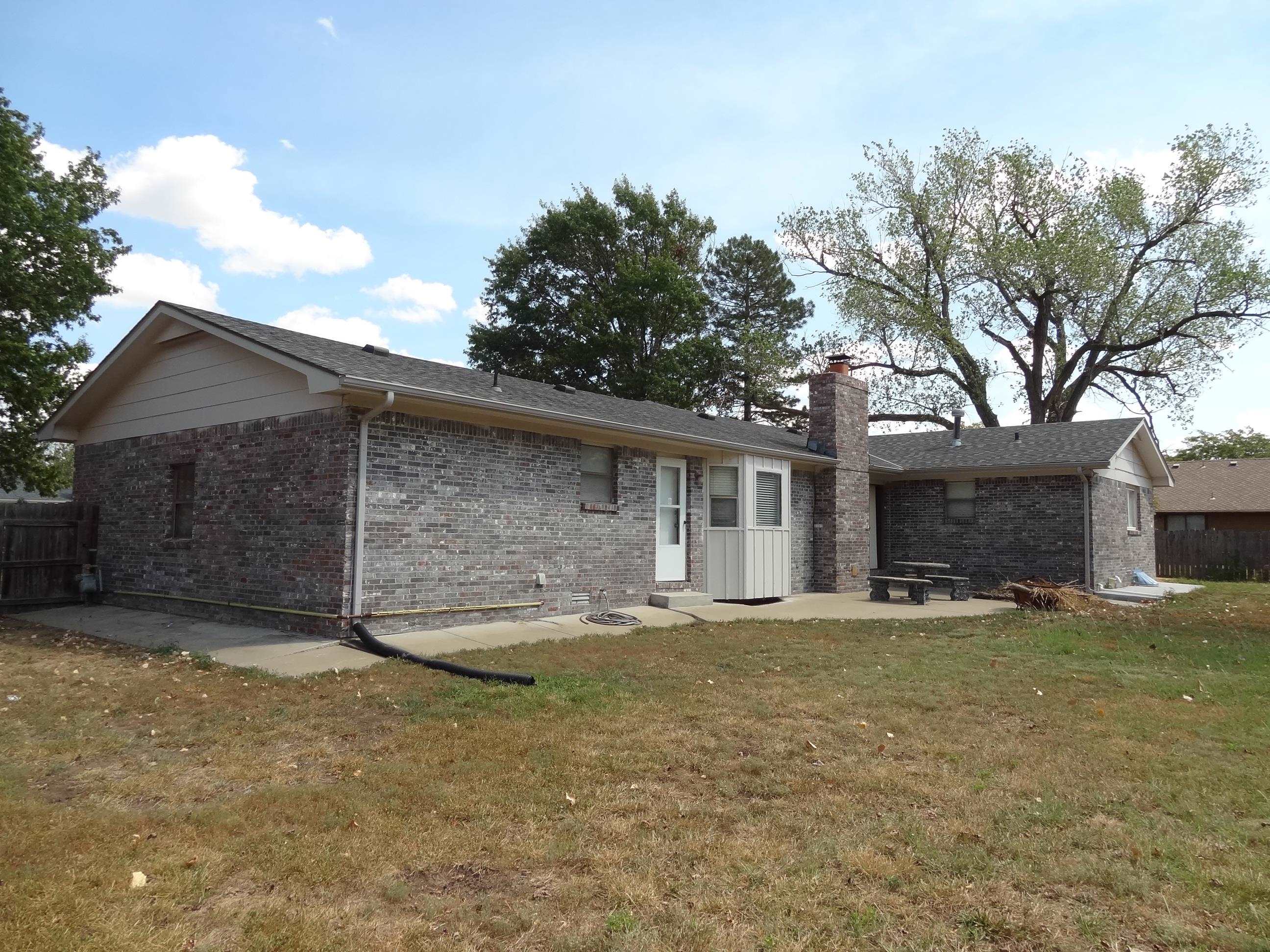 1105 S Laurel, Wichita, KS 67207
