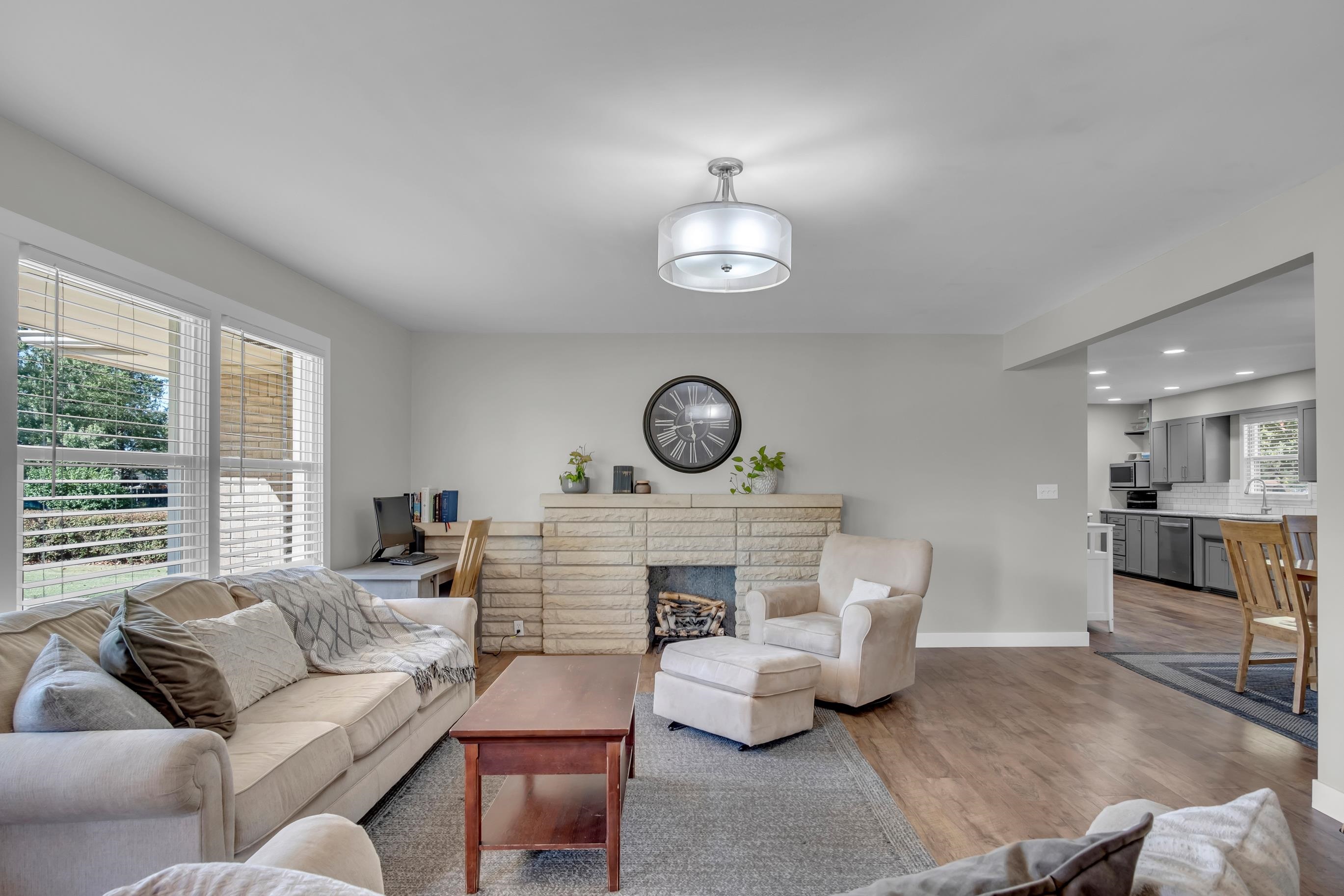 412 SE 11th St, Newton, KS 67114
