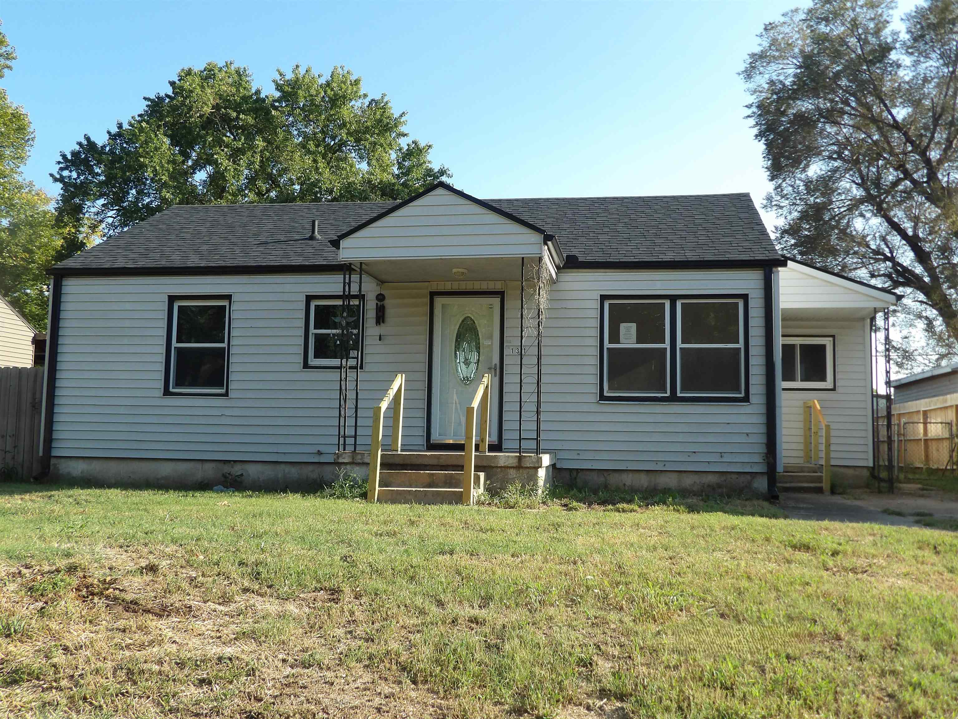 131 Stanley Dr, Arkansas City, KS 67005