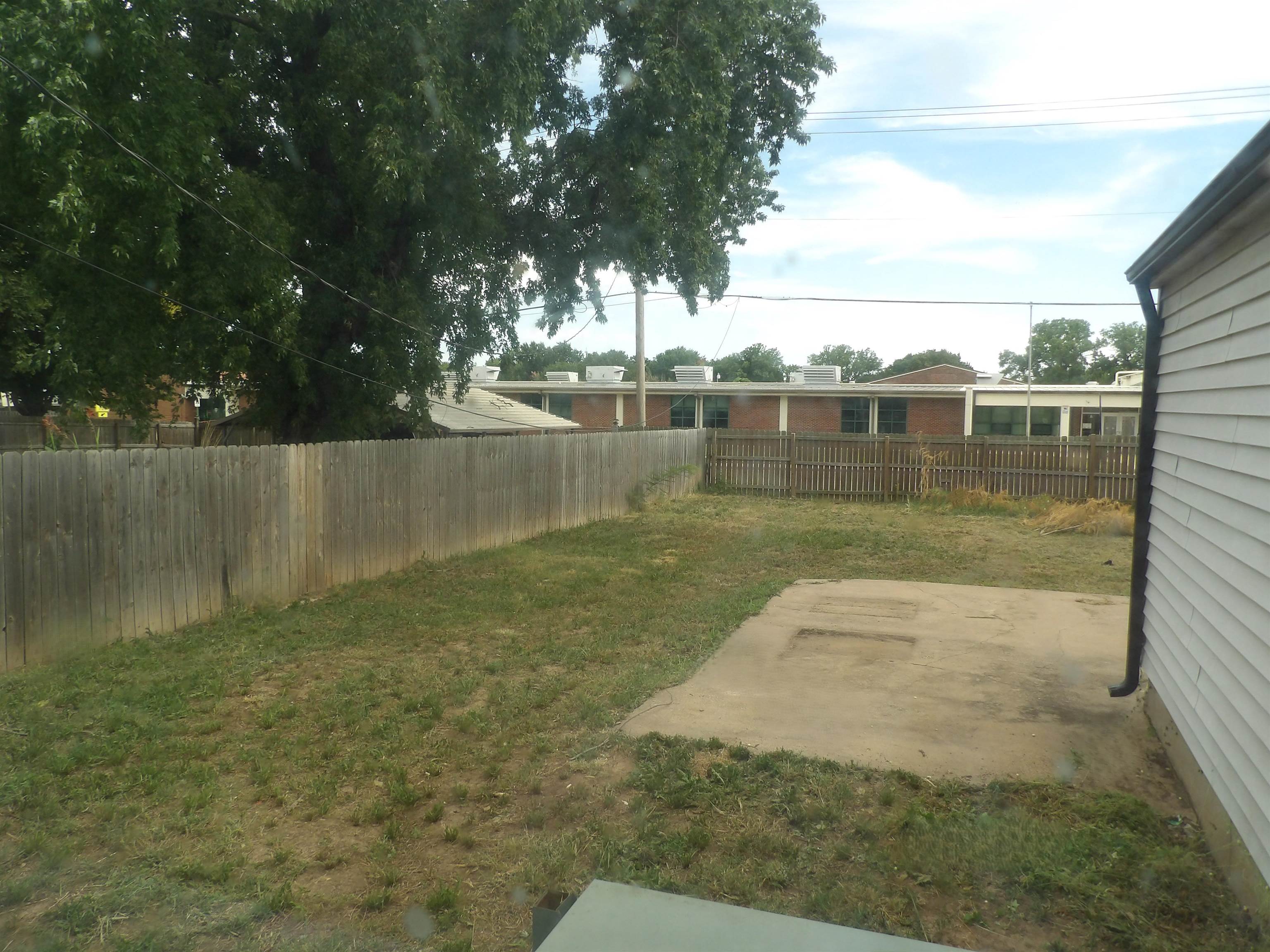 131 Stanley Dr, Arkansas City, KS 67005