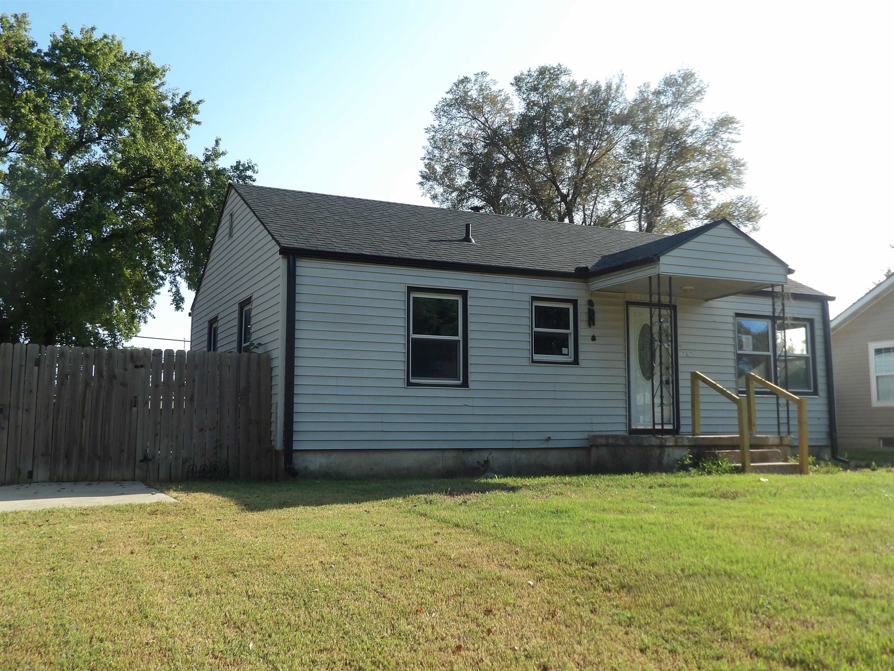 131 Stanley Dr, Arkansas City, KS 67005