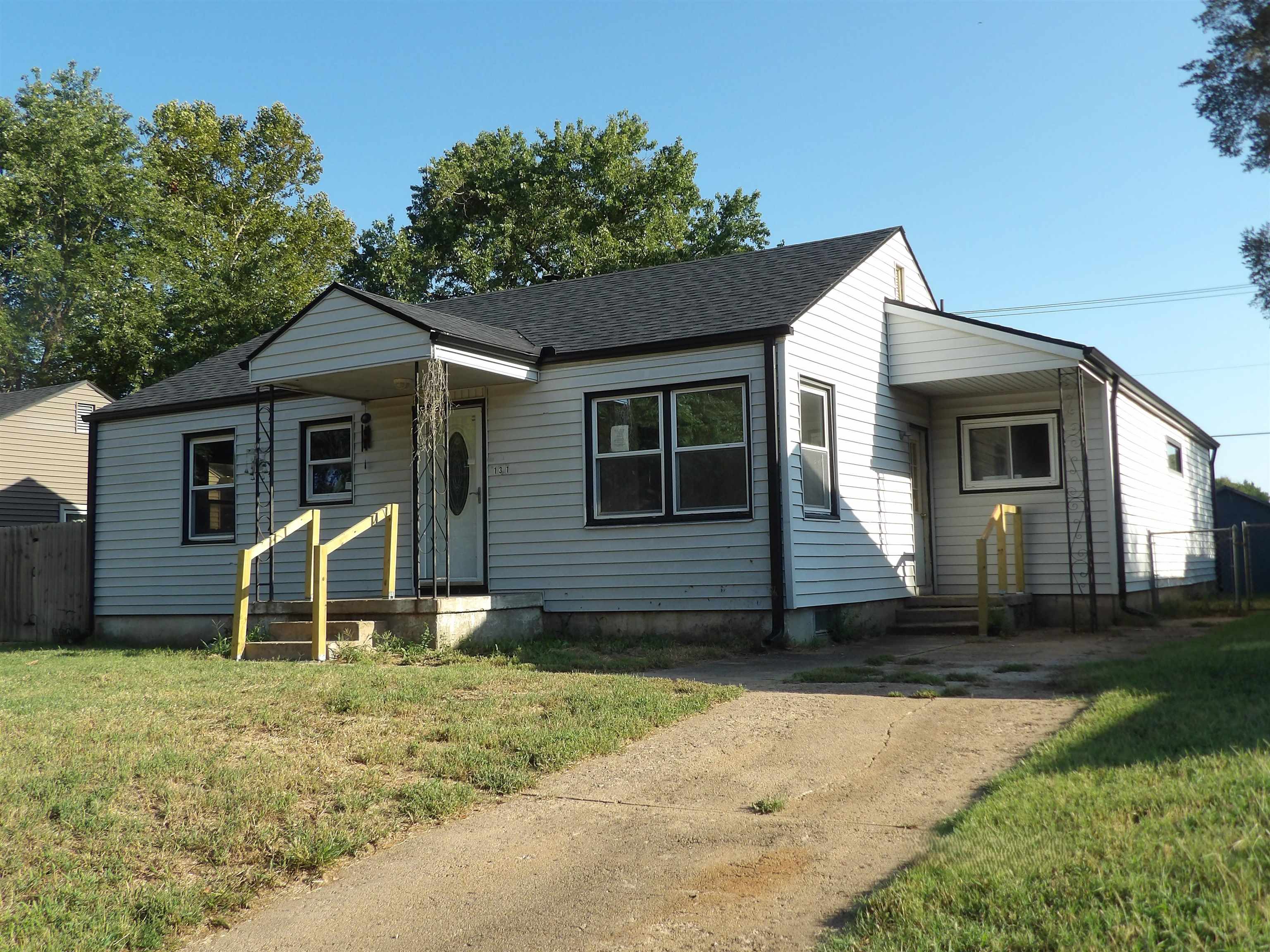 131 Stanley Dr, Arkansas City, KS 67005