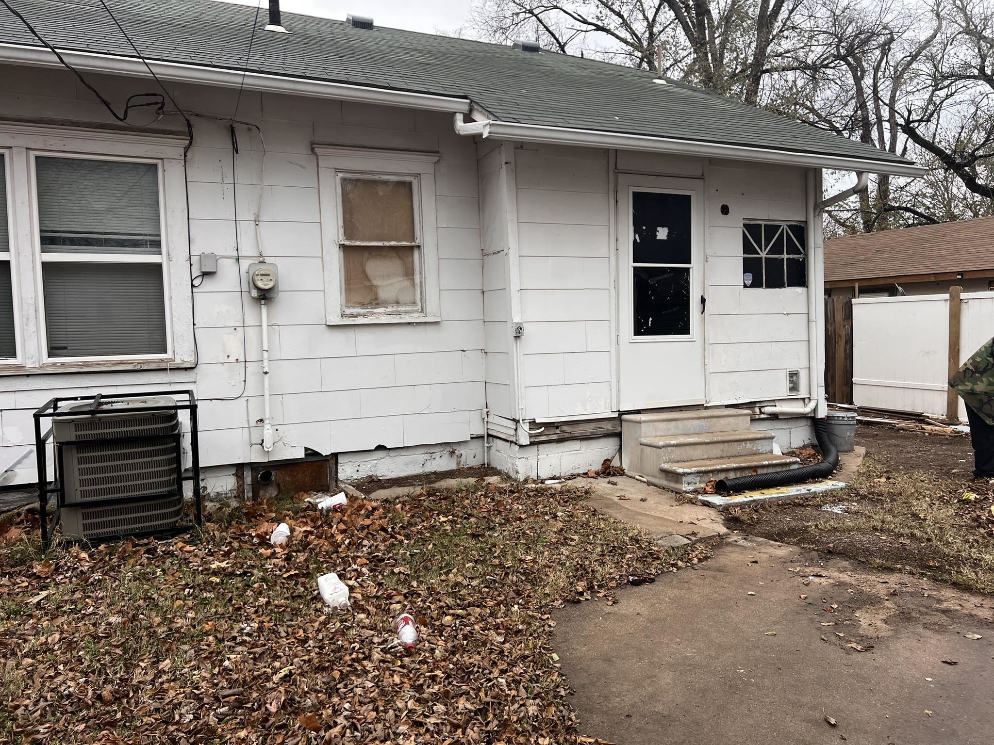 1306 S Santa Fe, Wichita, KS 67211