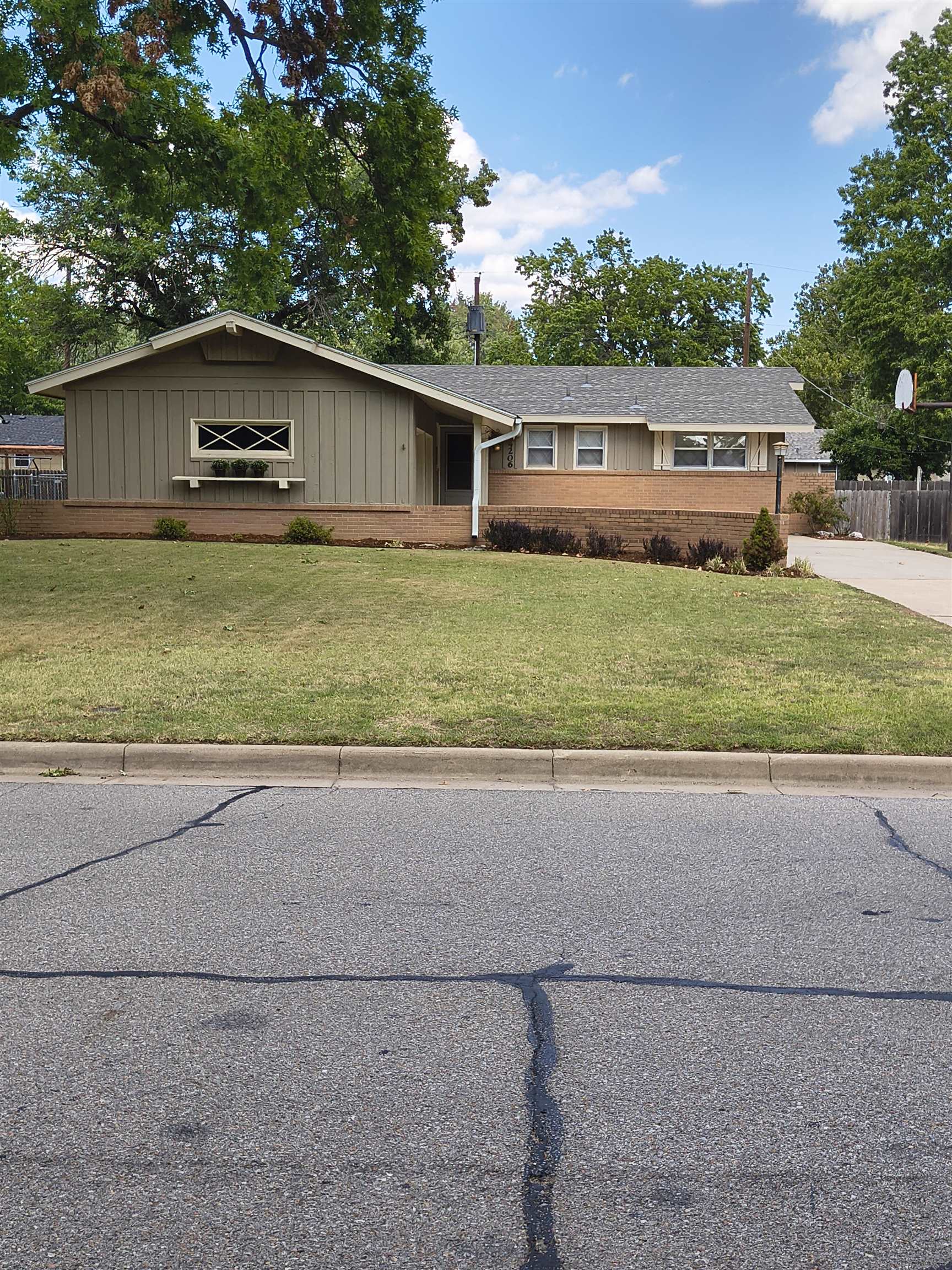 4206 W 17th Street N, Wichita, KS 67212-1708