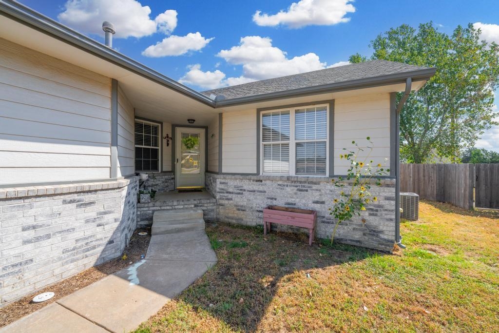 206 N Lamar, Haysville, KS 67060