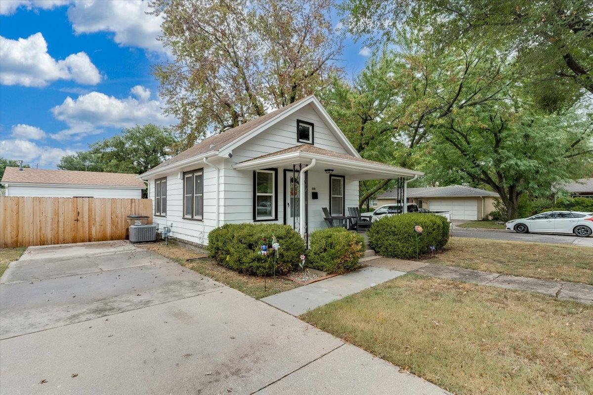 502 N Logan St, Newton, KS 67114