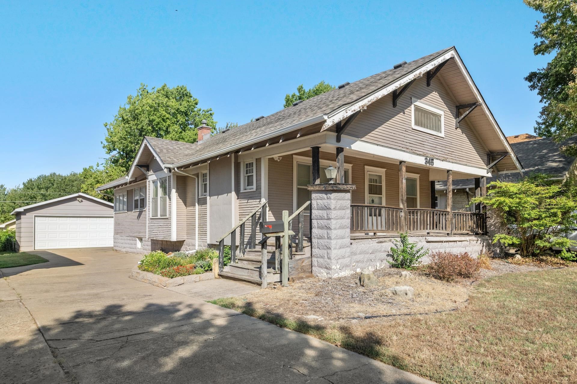 345 N Yale St, Wichita, KS 67208-3243