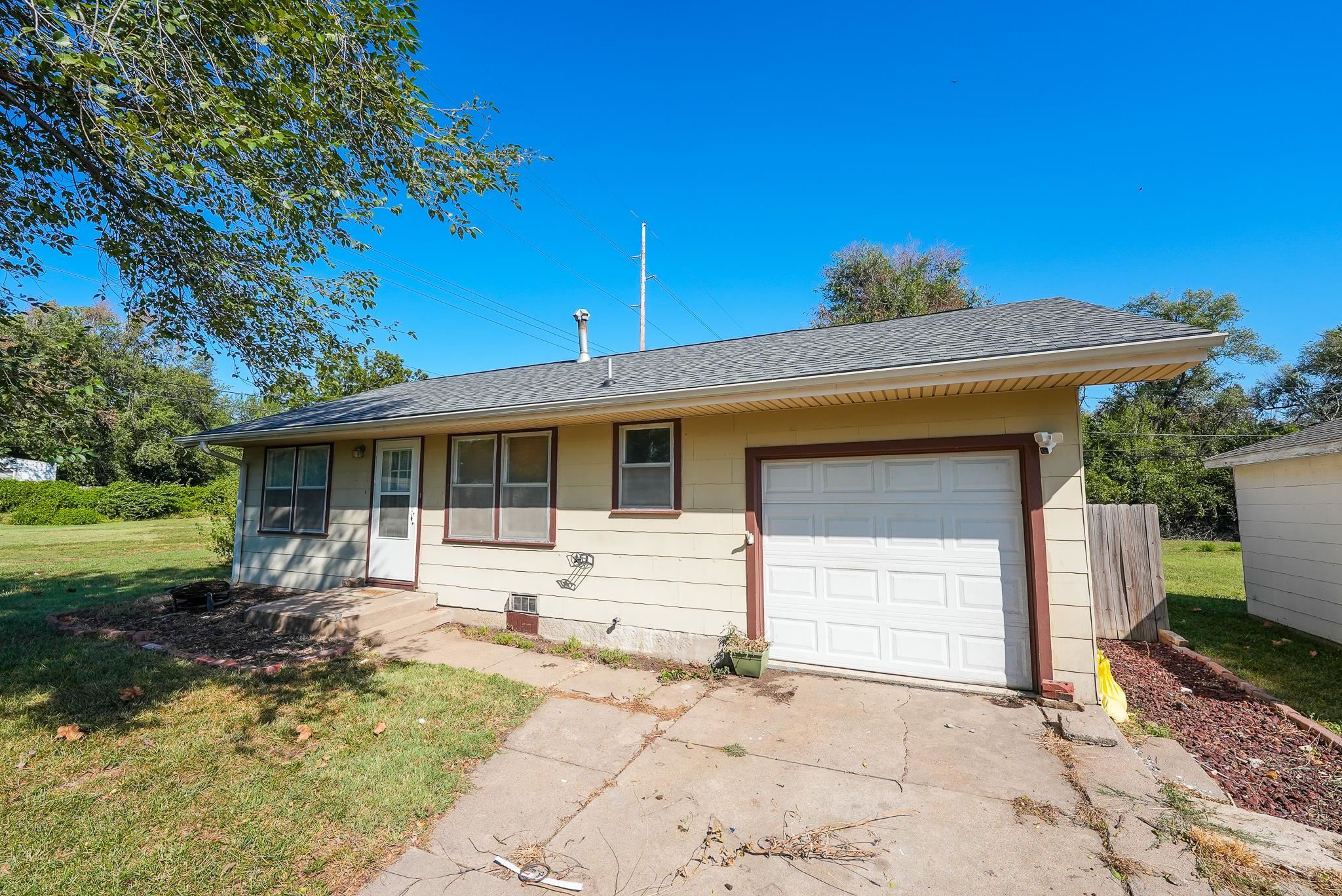 1624 W Webb Ave, El Dorado, KS 67042