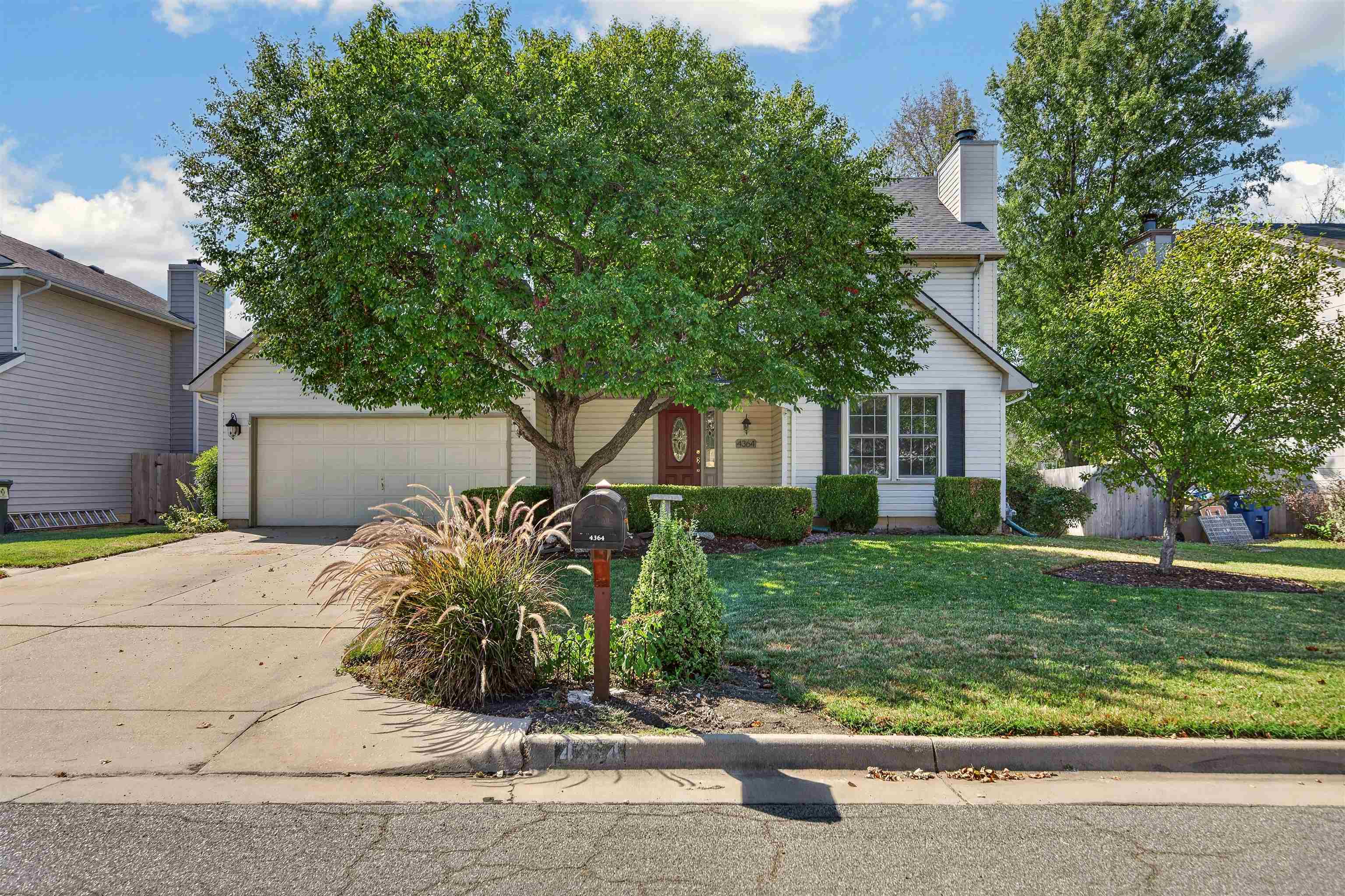 4364 N Eagle Lake Ct, Bel Aire, KS 67220