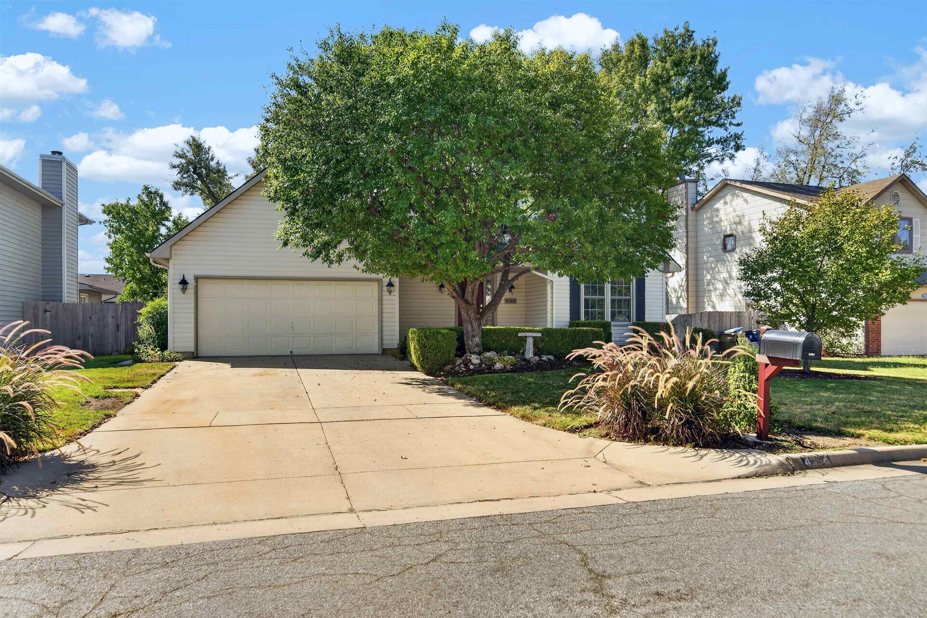4364 N Eagle Lake Ct, Bel Aire, KS 67220