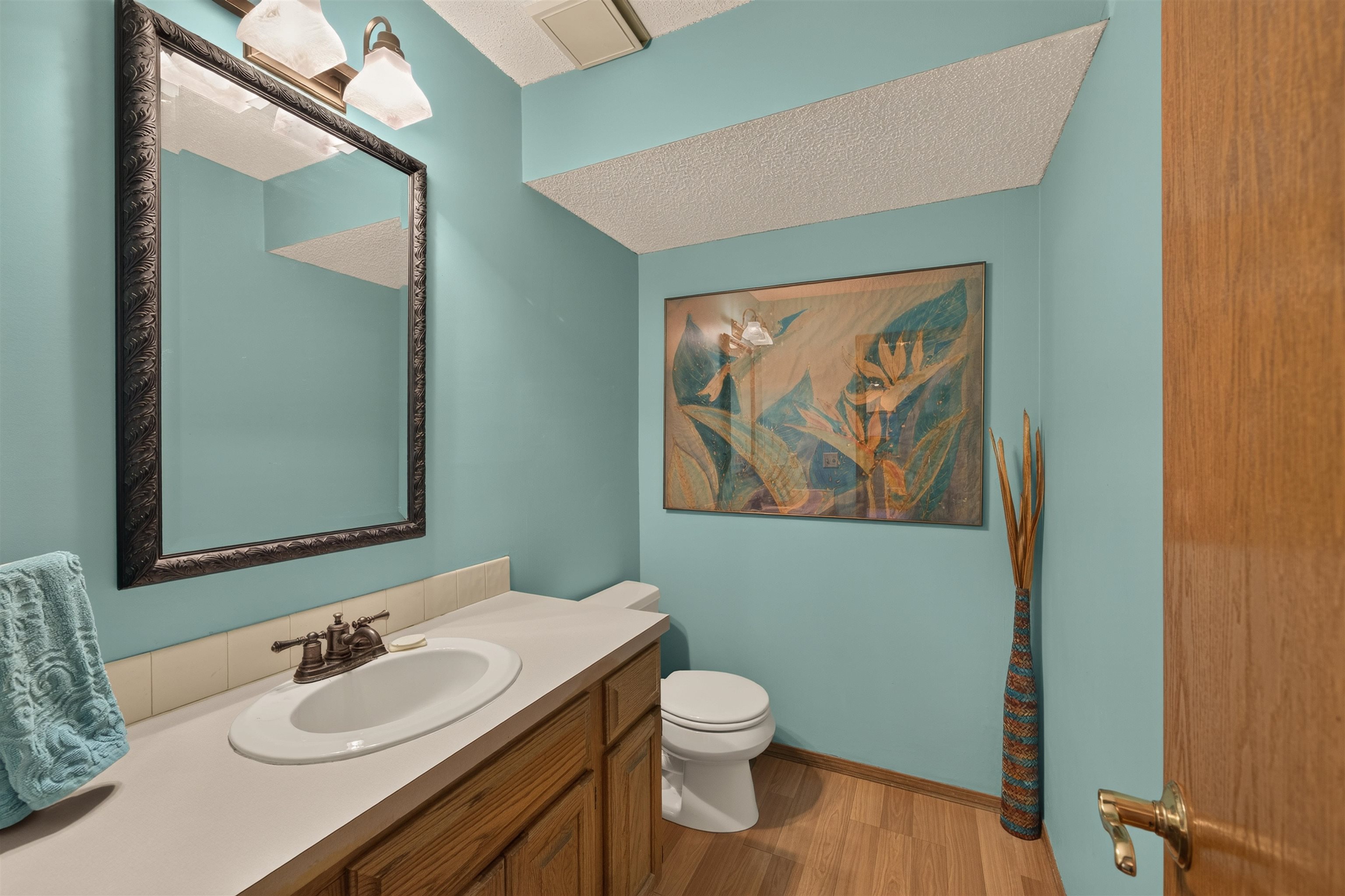 4364 N Eagle Lake Ct, Bel Aire, KS 67220