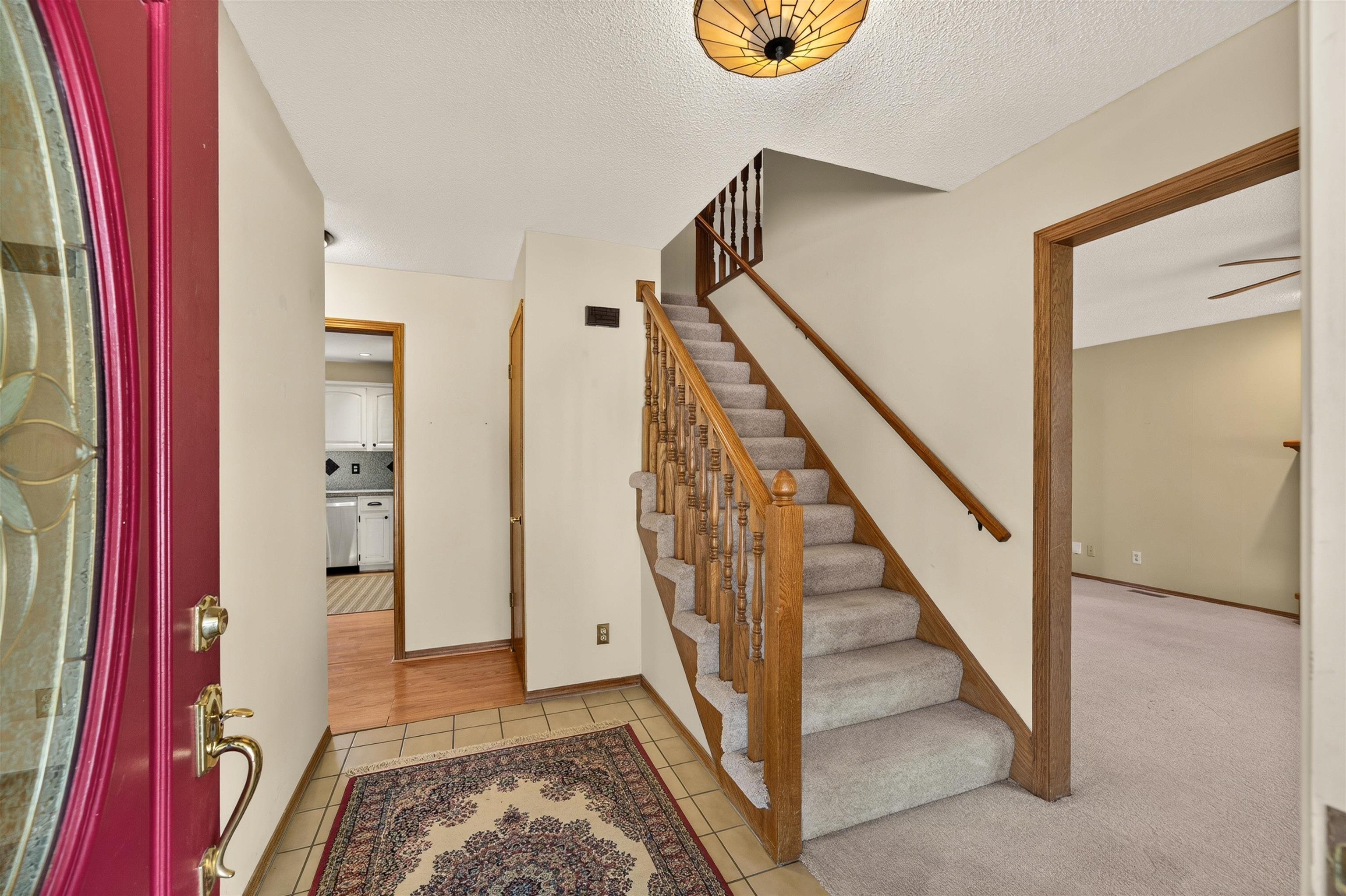 4364 N Eagle Lake Ct, Bel Aire, KS 67220